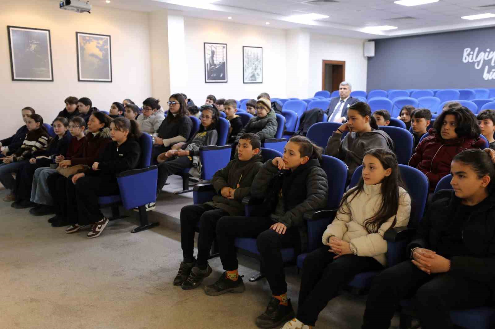 ortaokul-ogrencileri-universite-ortamini-yakindan-tanidi