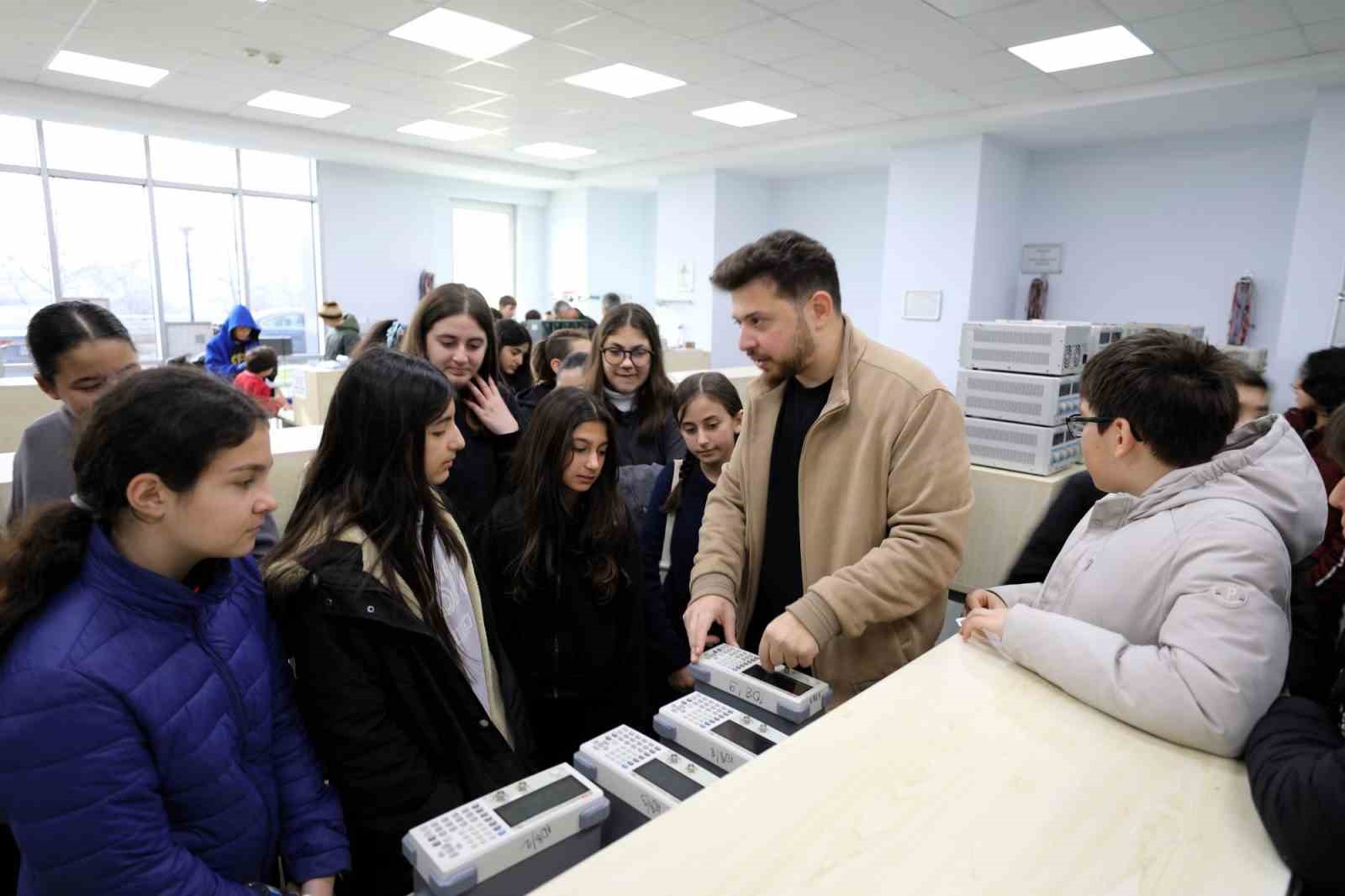ortaokul-ogrencileri-universite-ortamini-yakindan-tanidi