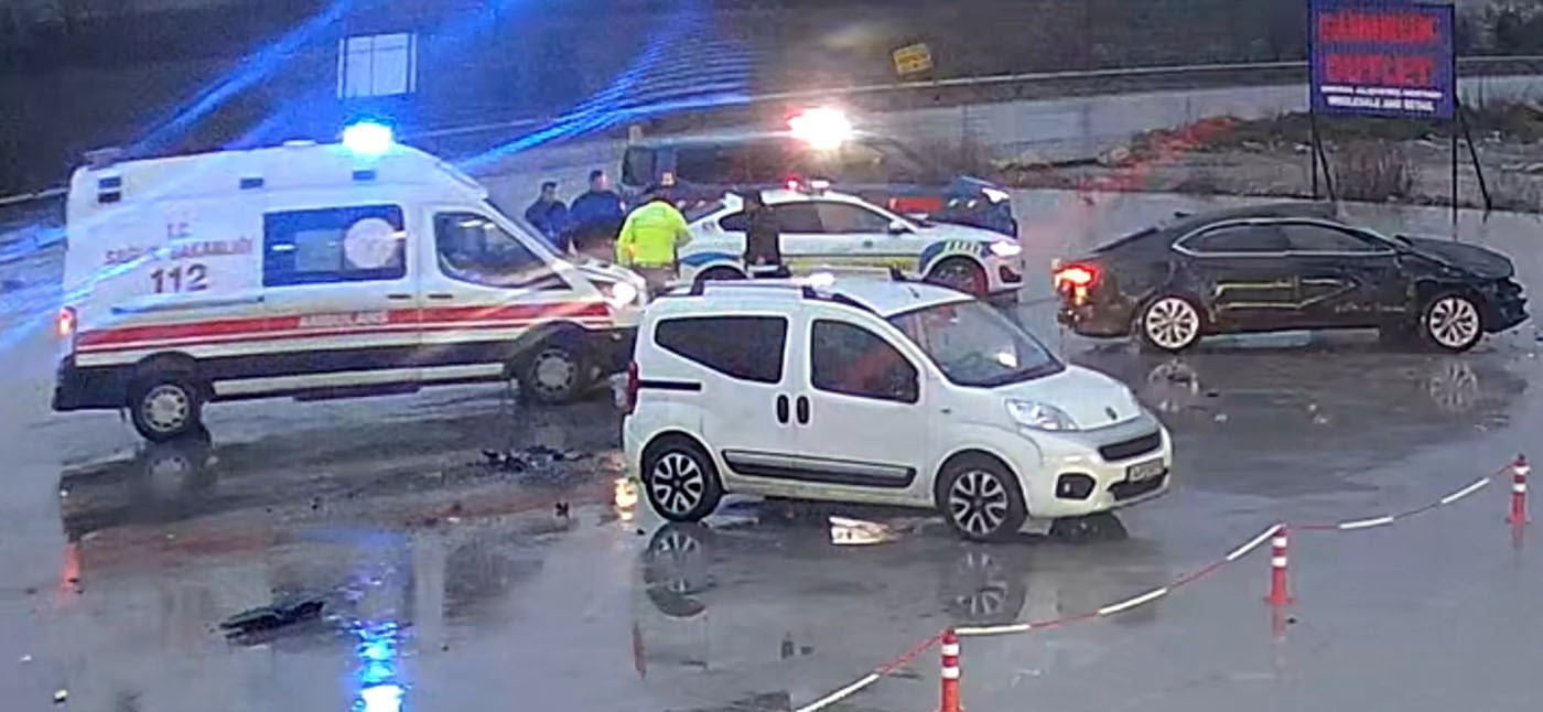 otomobilin-60-metre-boyunca-defalarca-takla-attigi-kaza-kamerada