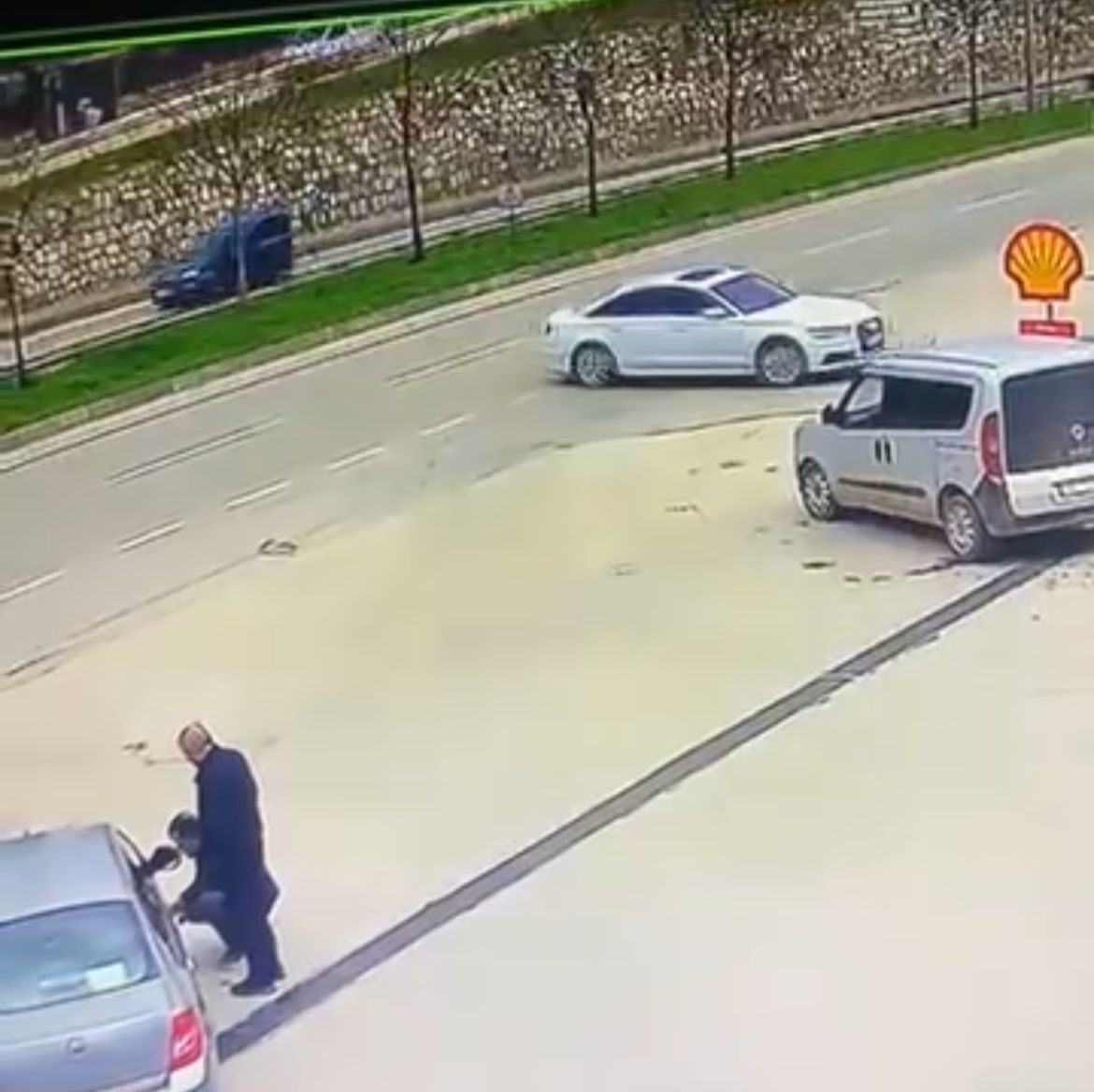 surucusuz-arac-trafige-cikti-kaza-boyle-geldi