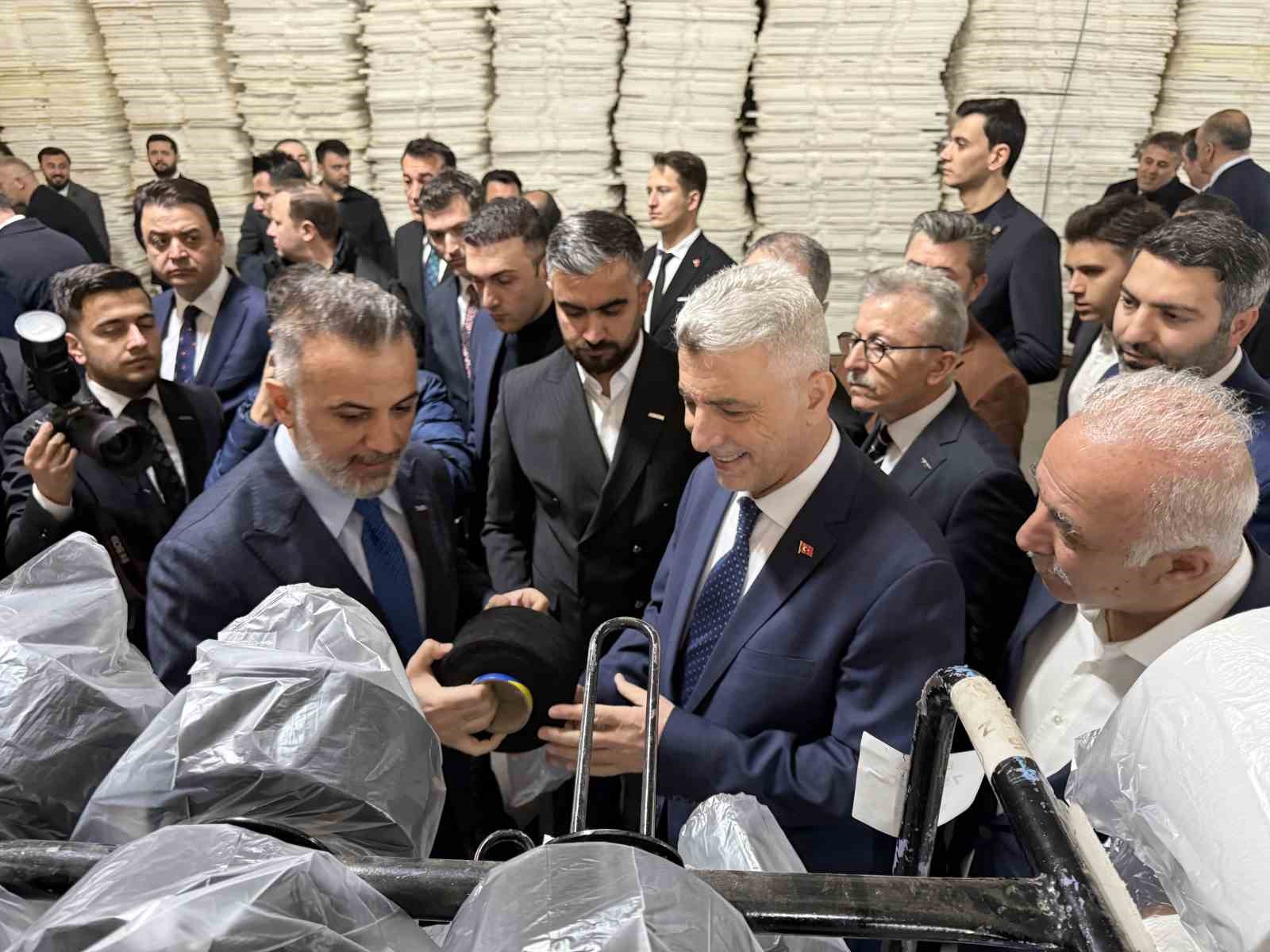 ticaret-bakani-bolat-iranla-ticari-tasimalar-kontrollu-bir-sekilde-devam-ediyor