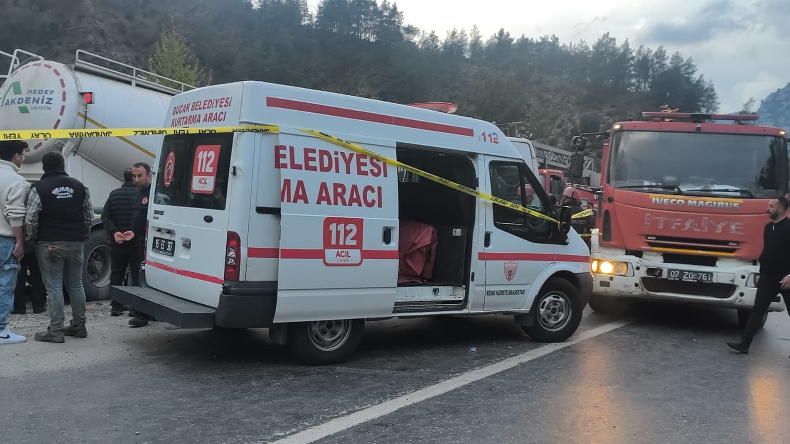 antalya-isparta-karayolunda-iscileri-tasiyan-minibus-ile-beton-mikseri-carpisti-7-olu-7-yarali