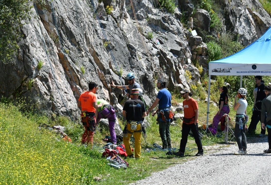 balikesir-7-kaya-tirmanis-senligi-doga-tutkunlarini-bulusturdu