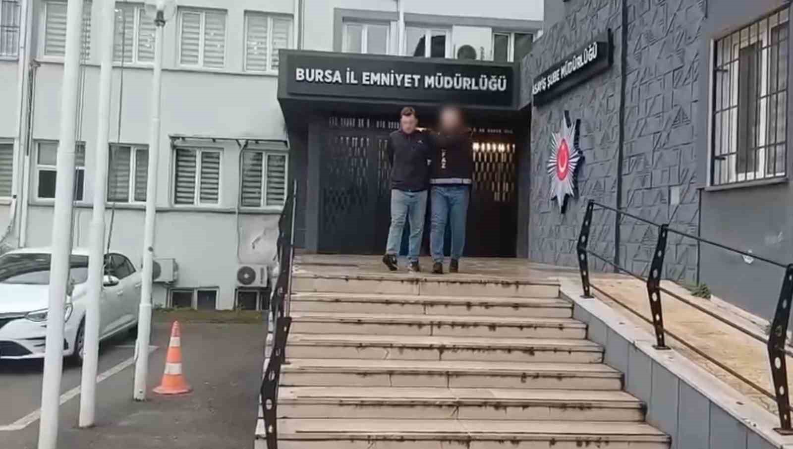 bursa-merkezli-operasyonda-15-firari-yakalandi