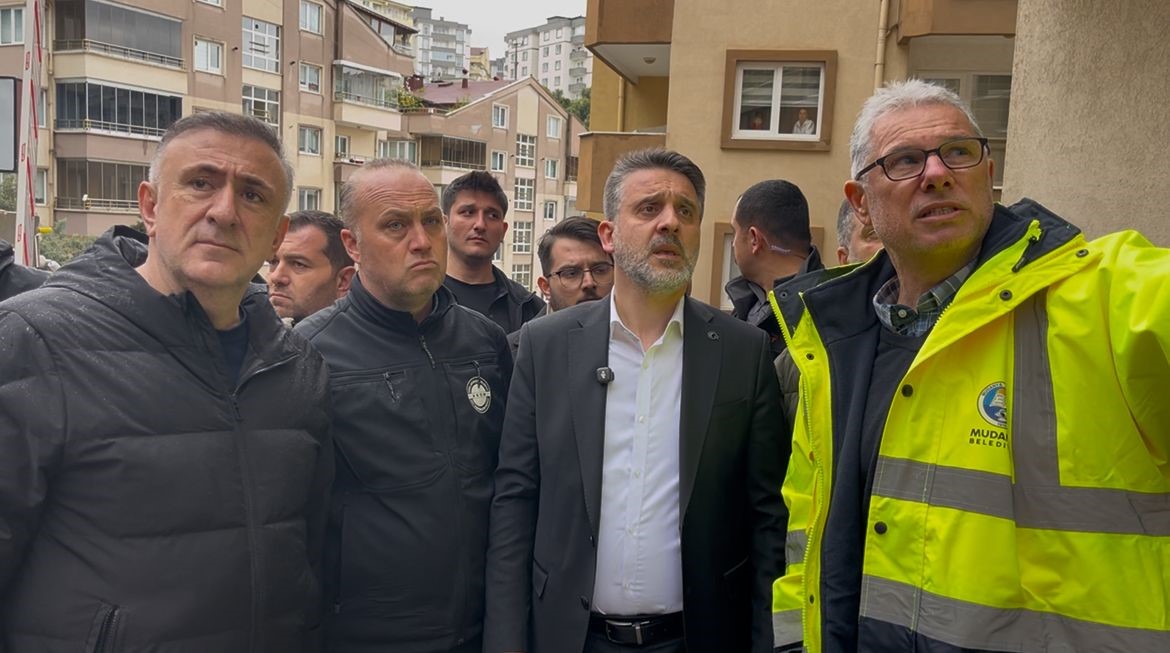 bursada-korkutan-gocuk-havadan-goruntulendibalkonlar-yikildi-araclar-enkaz-altinda