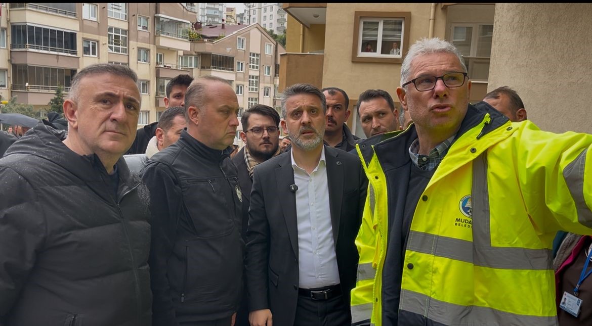 bursada-korkutan-gocuk-havadan-goruntulendibalkonlar-yikildi-araclar-enkaz-altinda