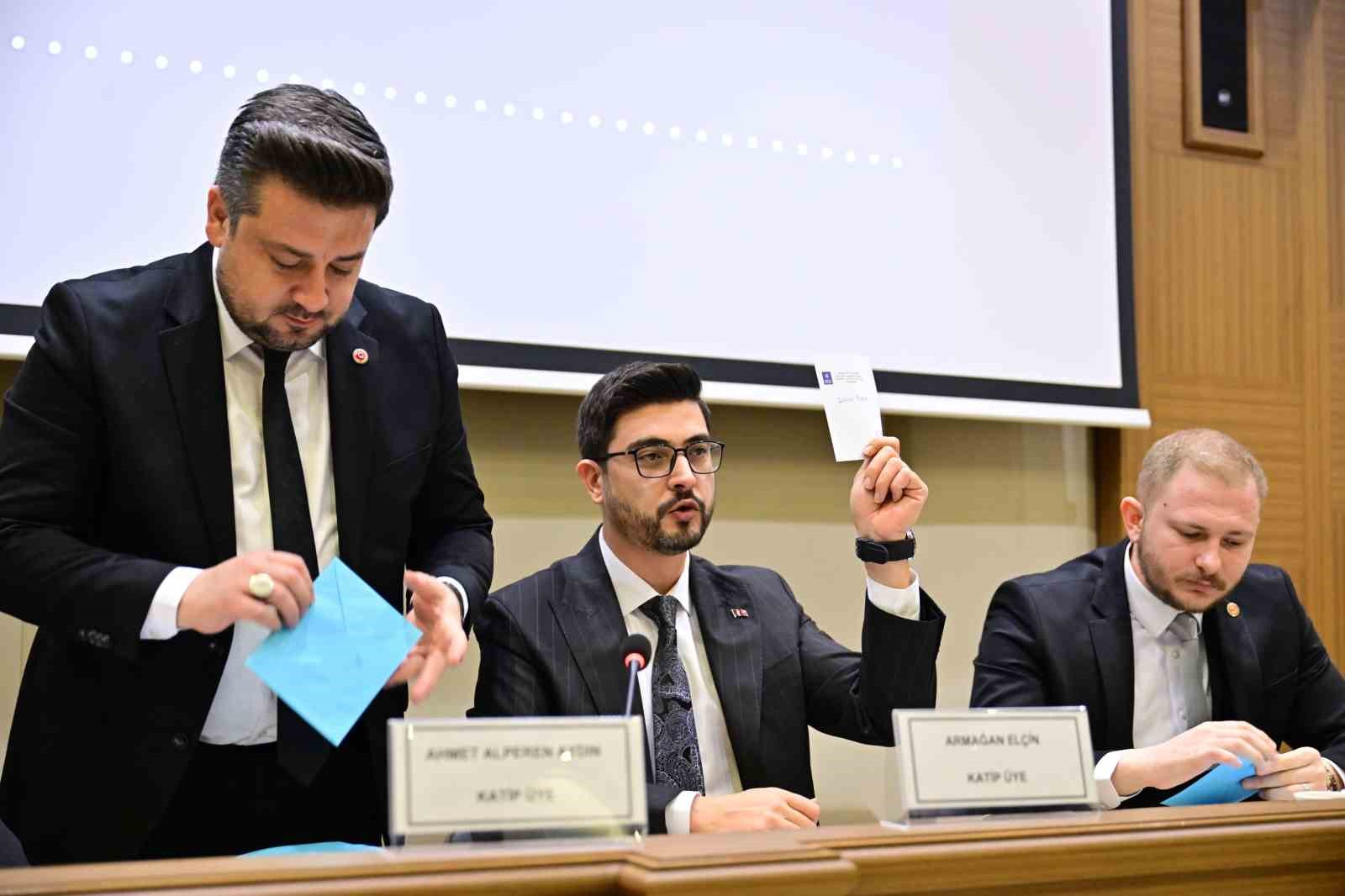 buyuksehirin-baskanvekili-61-oyla-sahin-biba-oldu