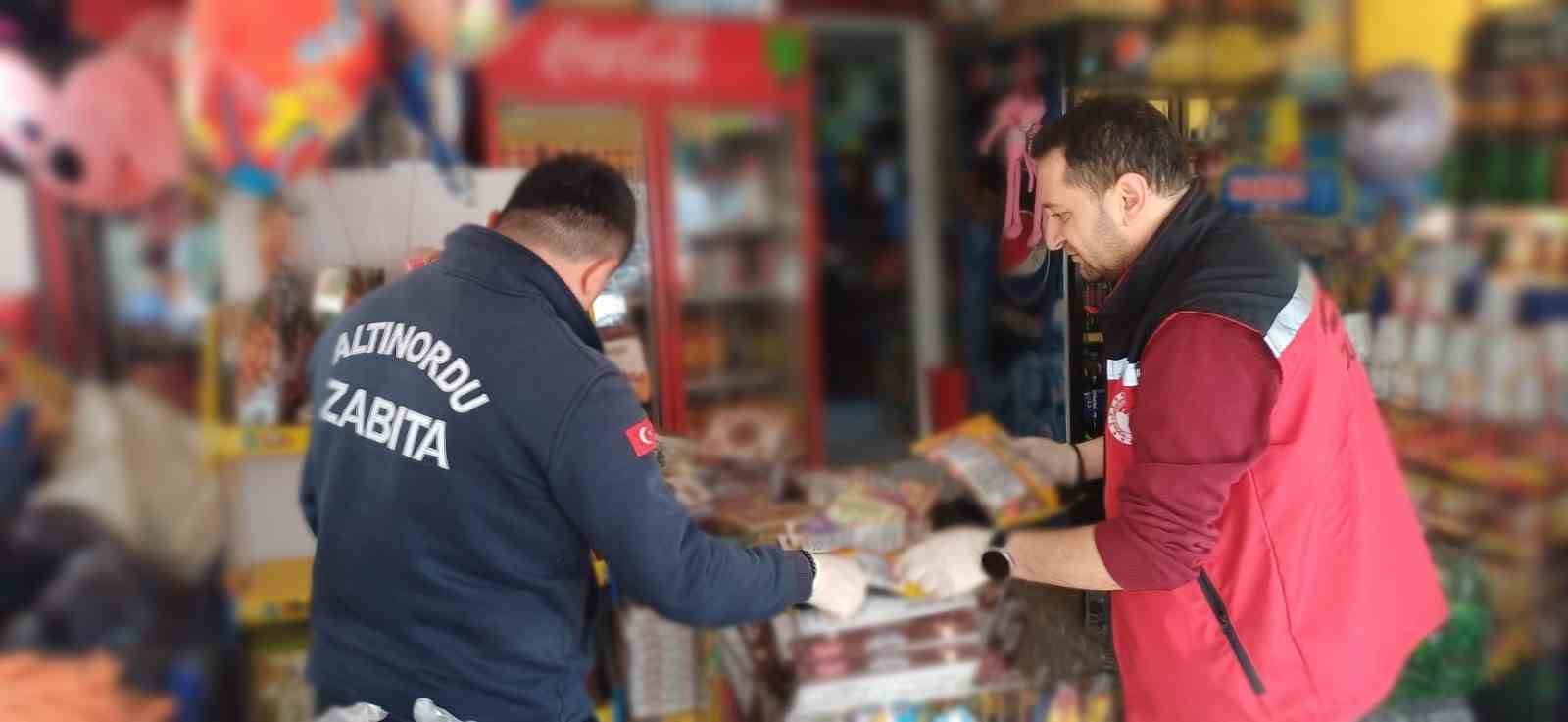 cimer-sikayeti-sonrasi-zabita-baskini-markette-4-kamyonet-dolusu-urune-el-konuldu