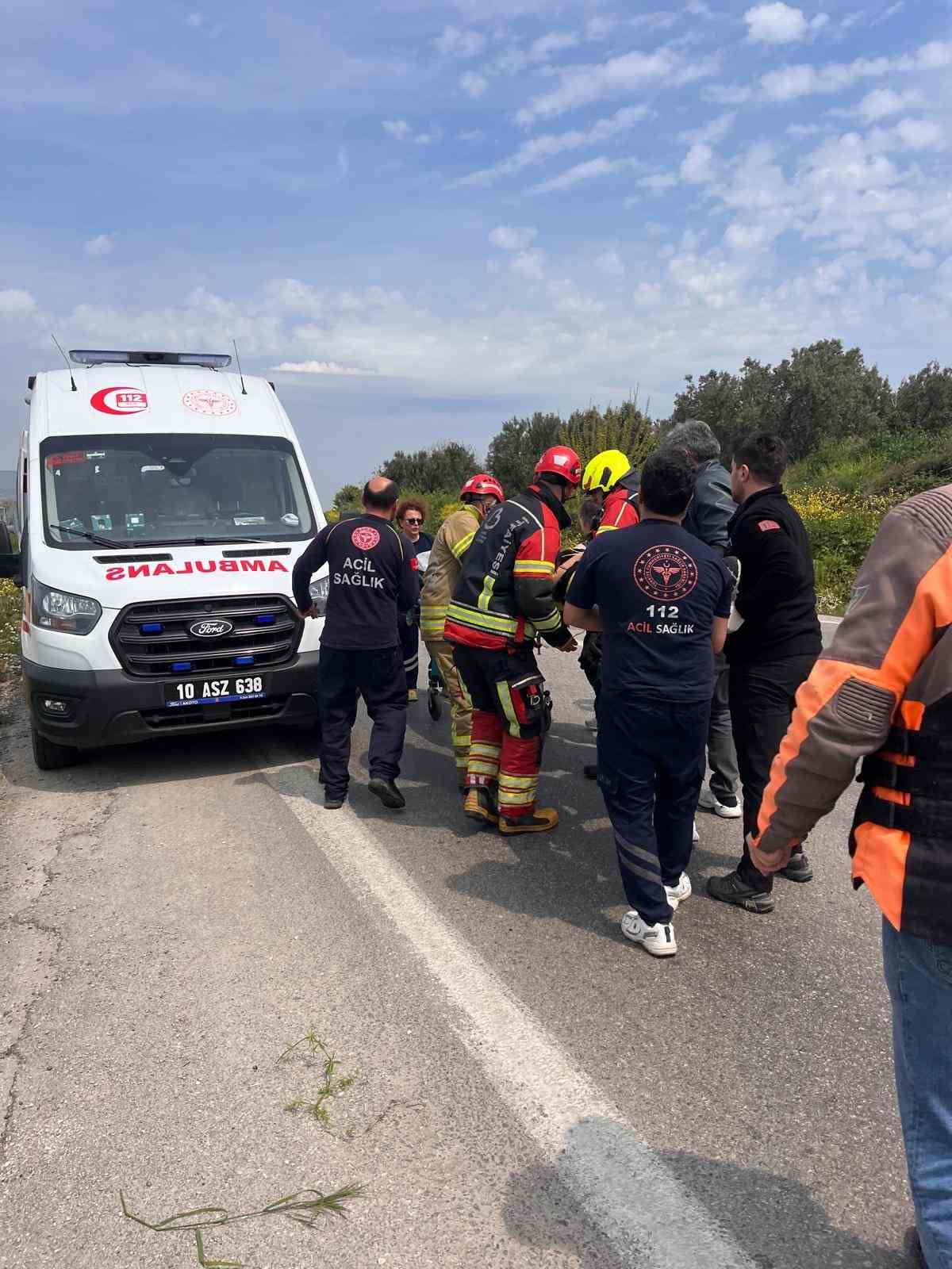 direksiyon-hakimiyetini-kaybeden-arac-yoldan-cikti-3-yarali