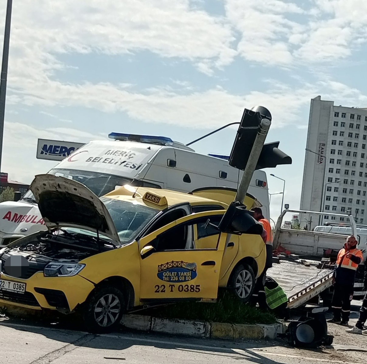 edirnede-ambulans-ile-taksi-carpisti-5-yarali