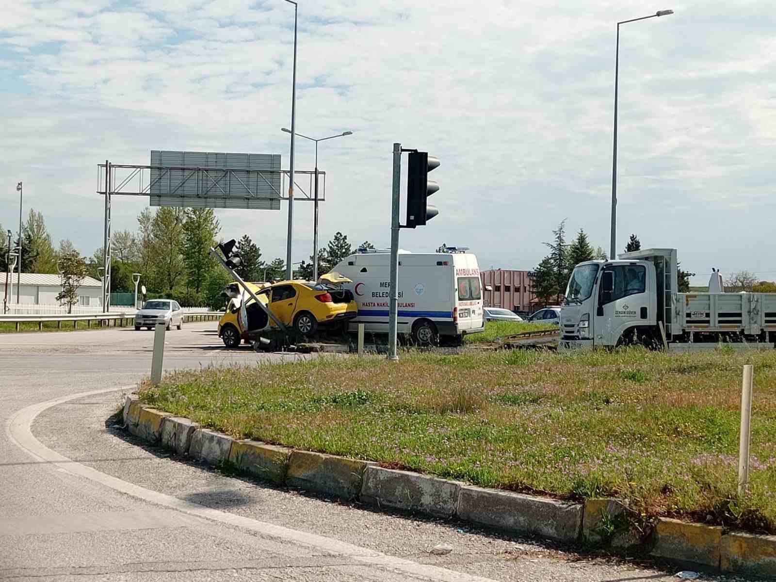 edirnede-ambulans-ile-taksi-carpisti-5-yarali