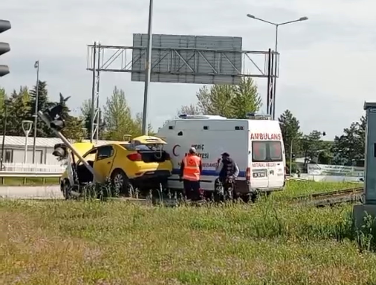 edirnede-ambulans-ile-taksi-carpisti-5-yarali