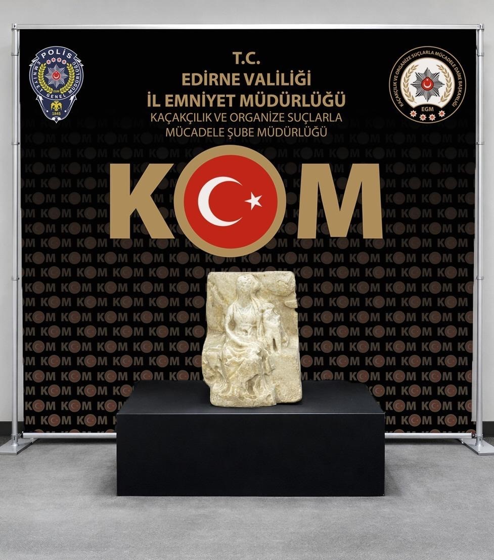 edirnede-yurt-disina-kacirilmak-istenen-2-bin-yillik-heykel-ele-gecirildi