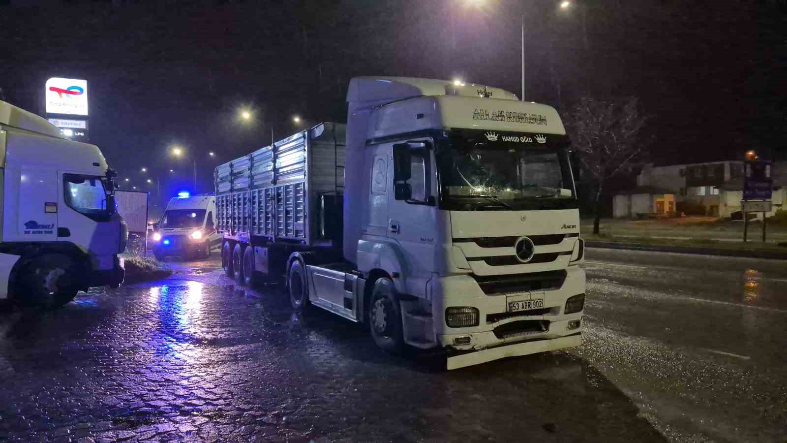 eskisehirde-zincirleme-trafik-kazasi-4-yarali