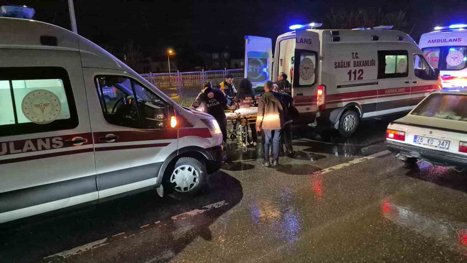 eskisehirde-zincirleme-trafik-kazasi-4-yarali