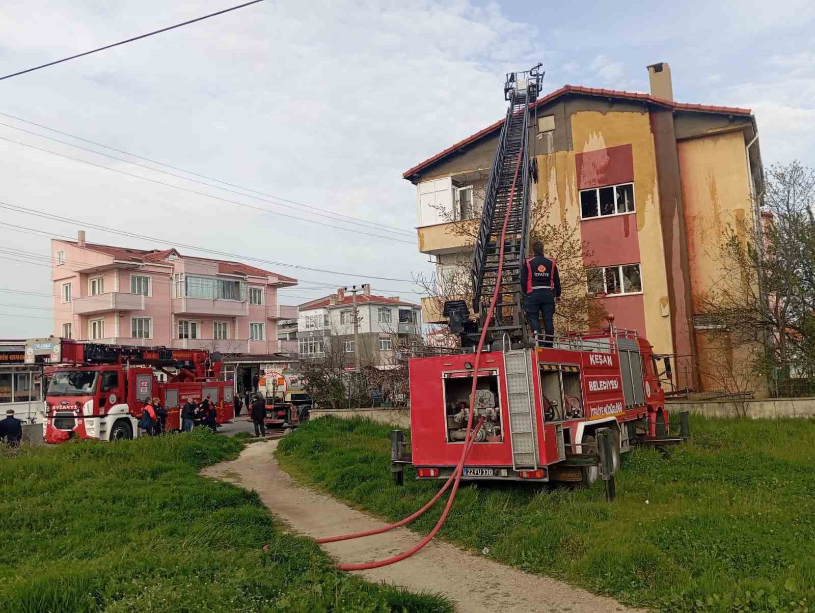 evi-atese-verdi-babasini-arayip-evi-yaktim-gel-dedi