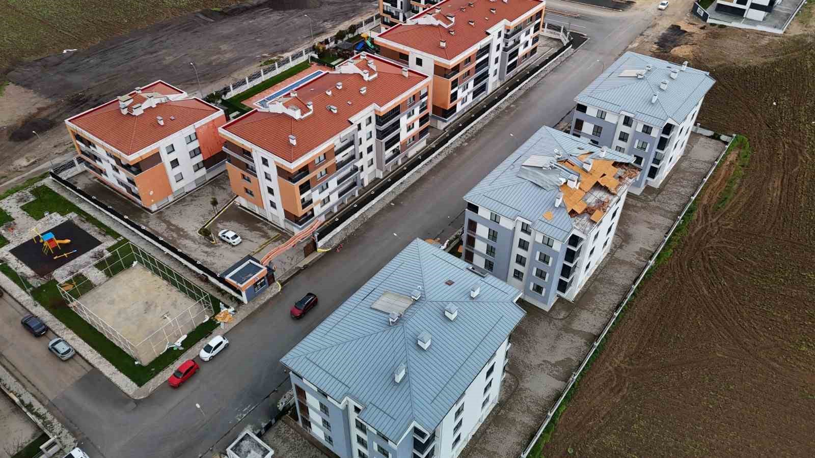 firtina-binanin-catisini-ucurdu-faciadan-donuldu