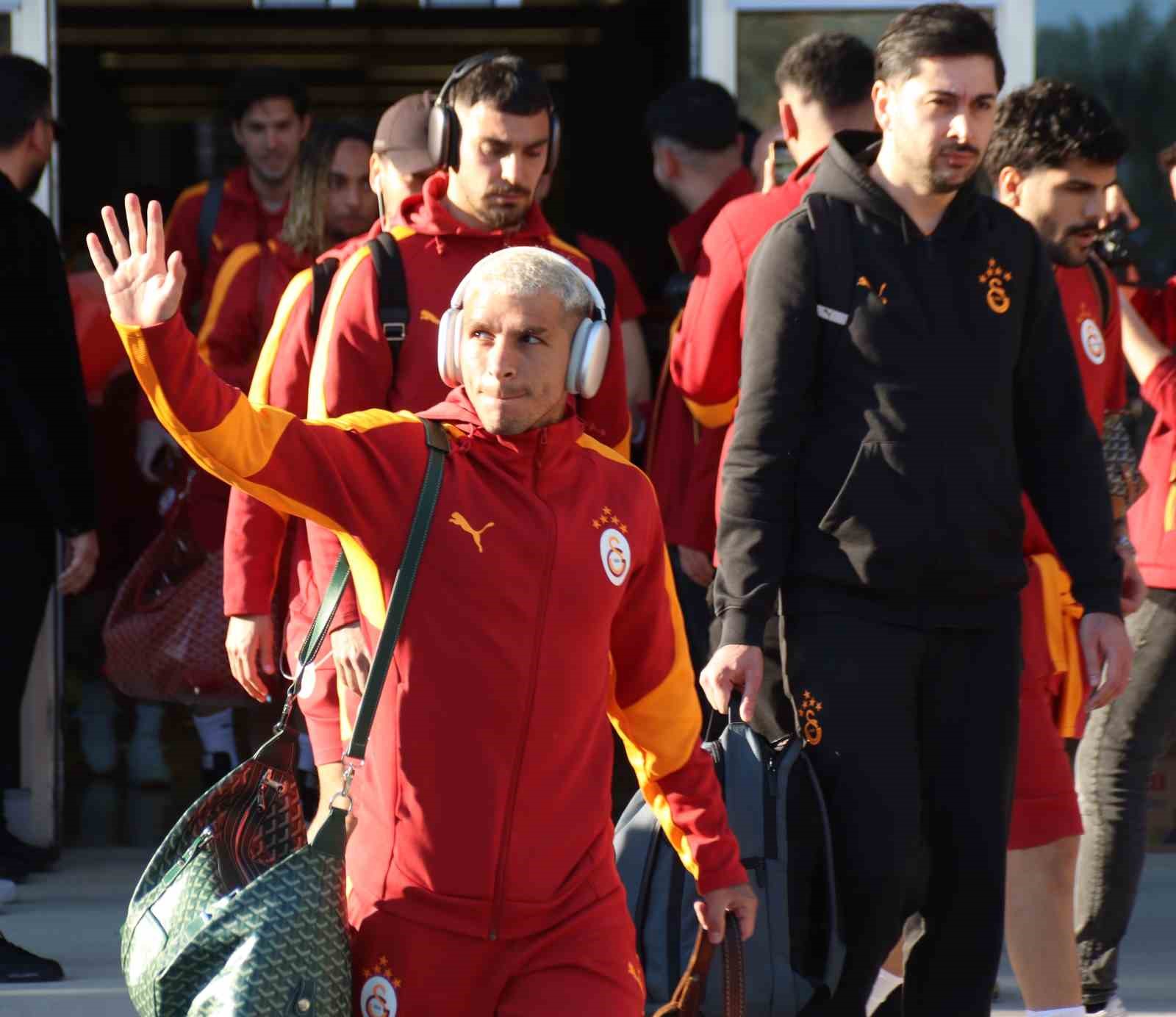 galatasaray-kafilesi-izmirde