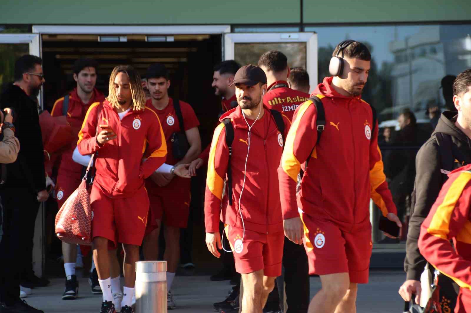 galatasaray-kafilesi-izmirde