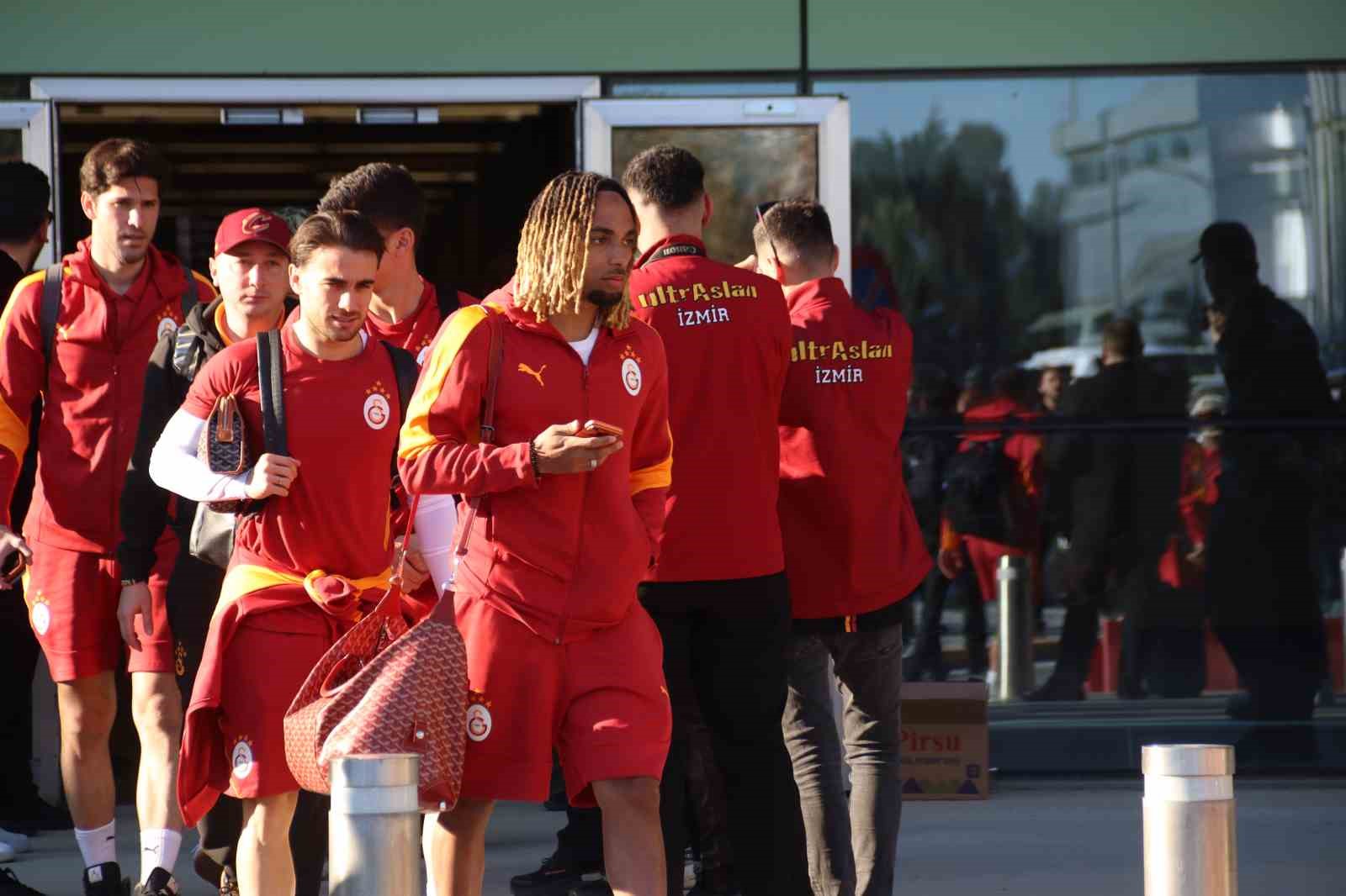 galatasaray-kafilesi-izmirde