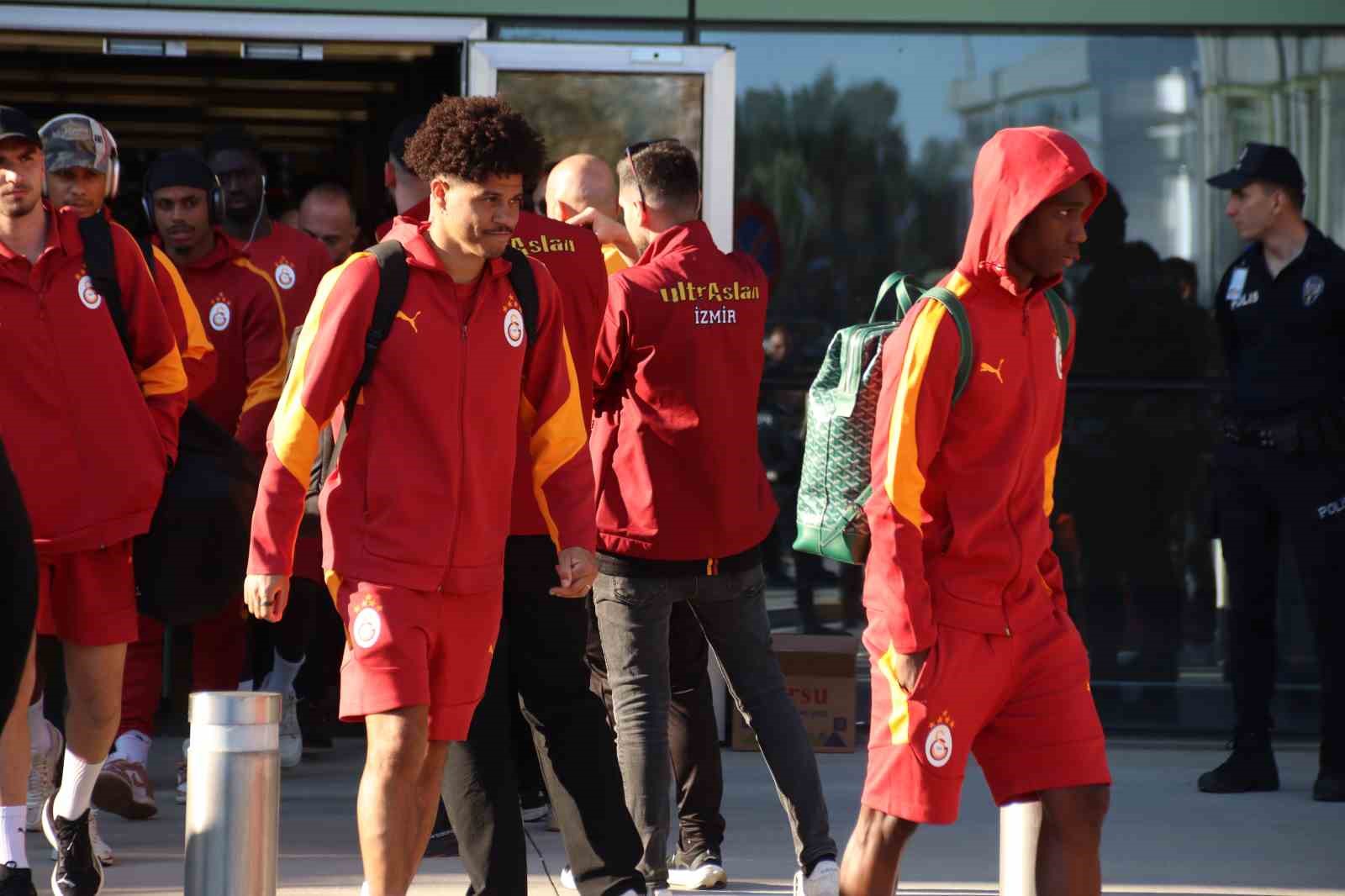 galatasaray-kafilesi-izmirde