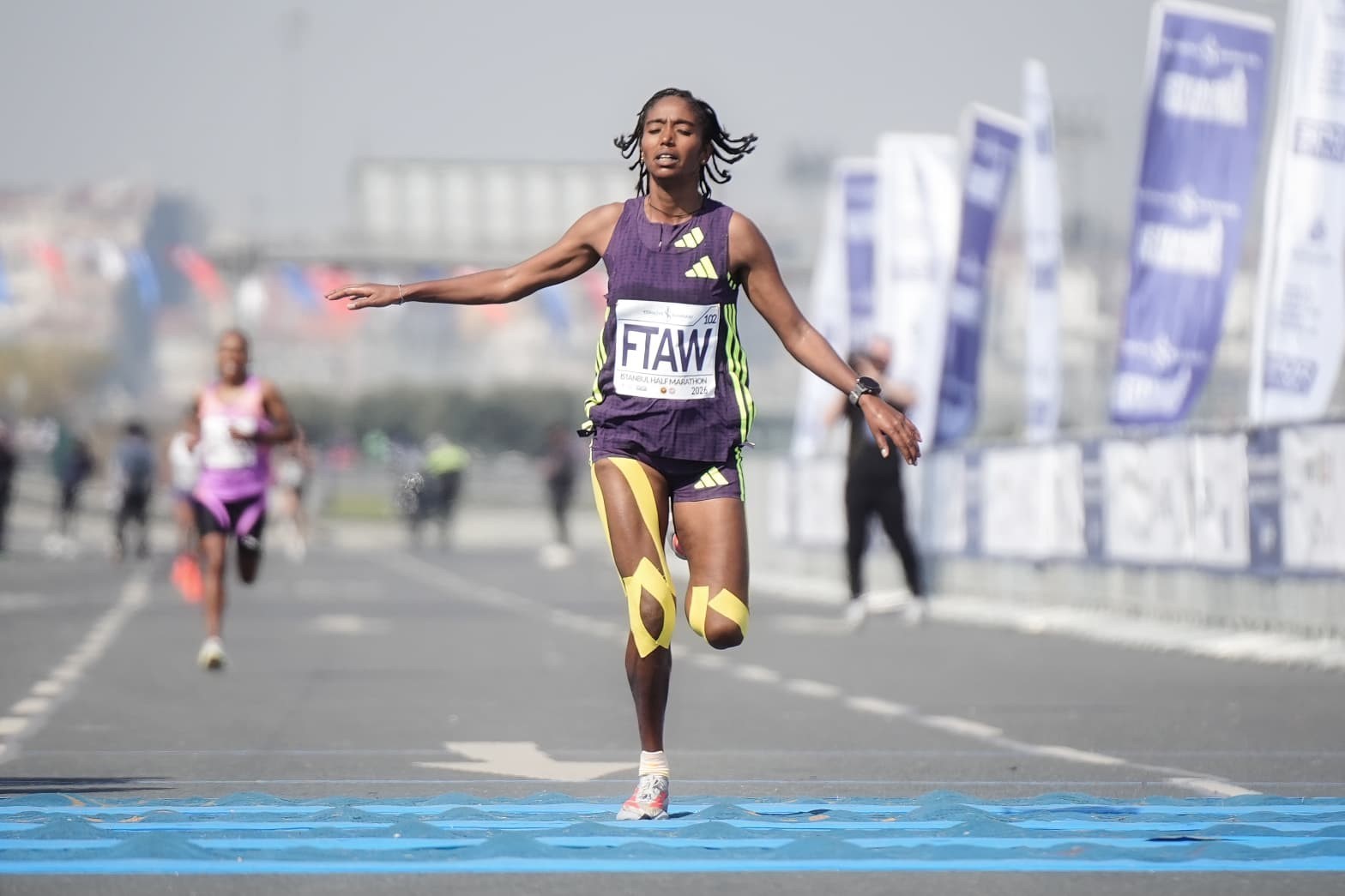 istanbul-yari-maratonunu-erkeklerde-alex-matata-kadinlarda-purity-gitonga-kazandi