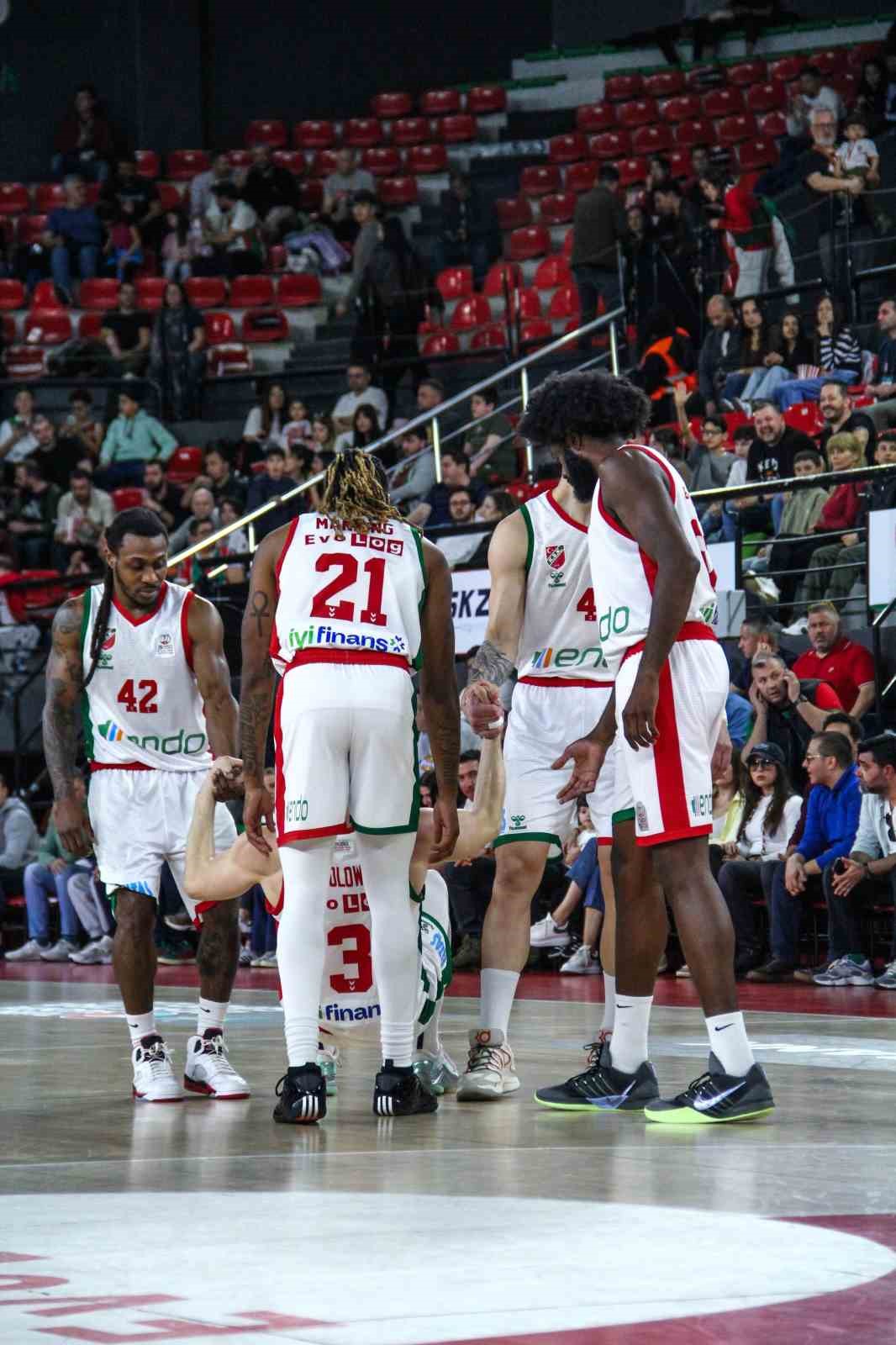 karsiyaka-basketbol-bahcesehir-koleji-deplasmaninda