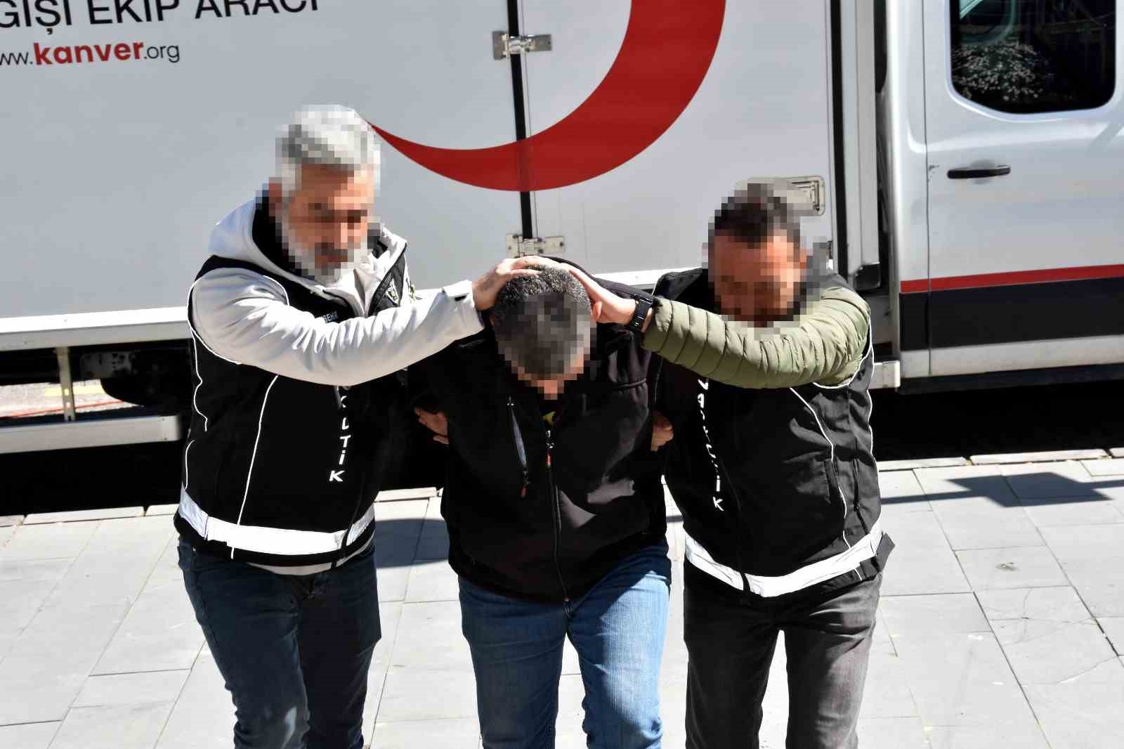 midelerinde-uyusturucu-sevkiyati-yapan-2-torbaci-tutuklandi
