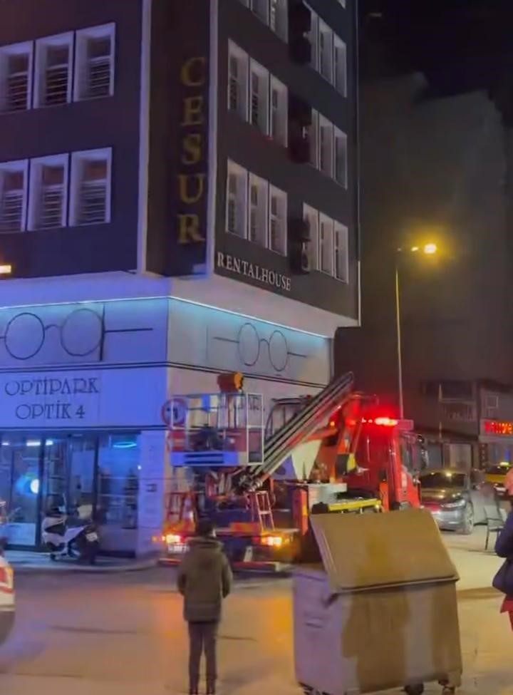 otel-odasindaki-yangin-itfaiye-ve-112yi-alarma-gecirdi