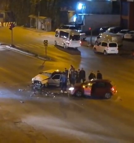 otomobiller-kafa-kafaya-carpisti-2-yarali