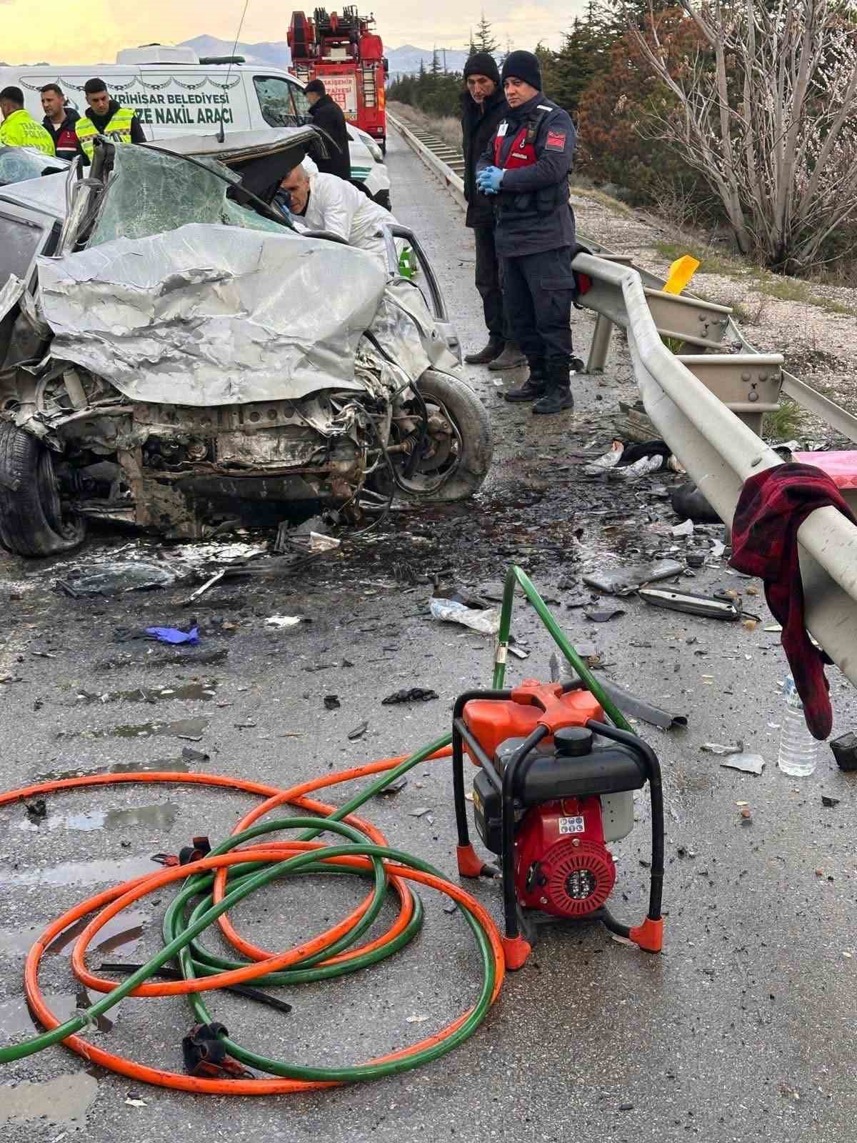 polatlida-iki-otomobil-kafa-kafaya-carpisti-4-olu