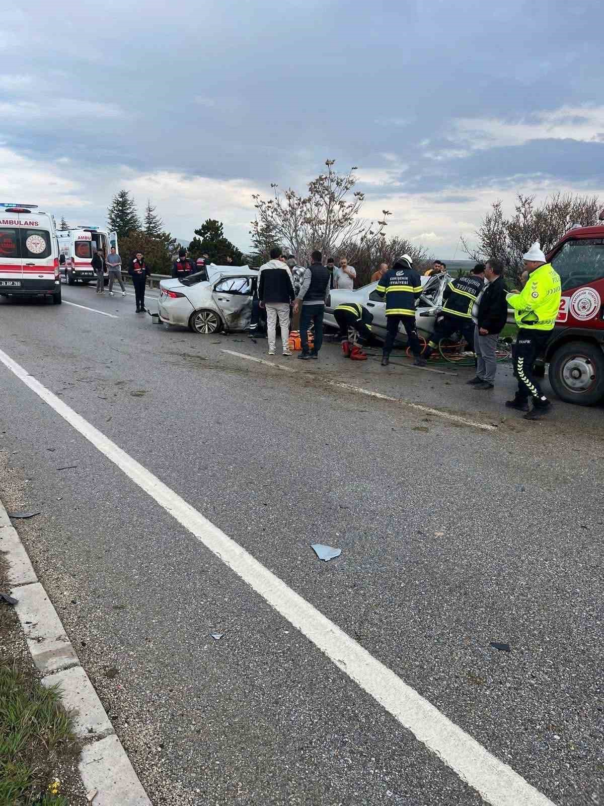 polatlida-iki-otomobil-kafa-kafaya-carpisti-4-olu
