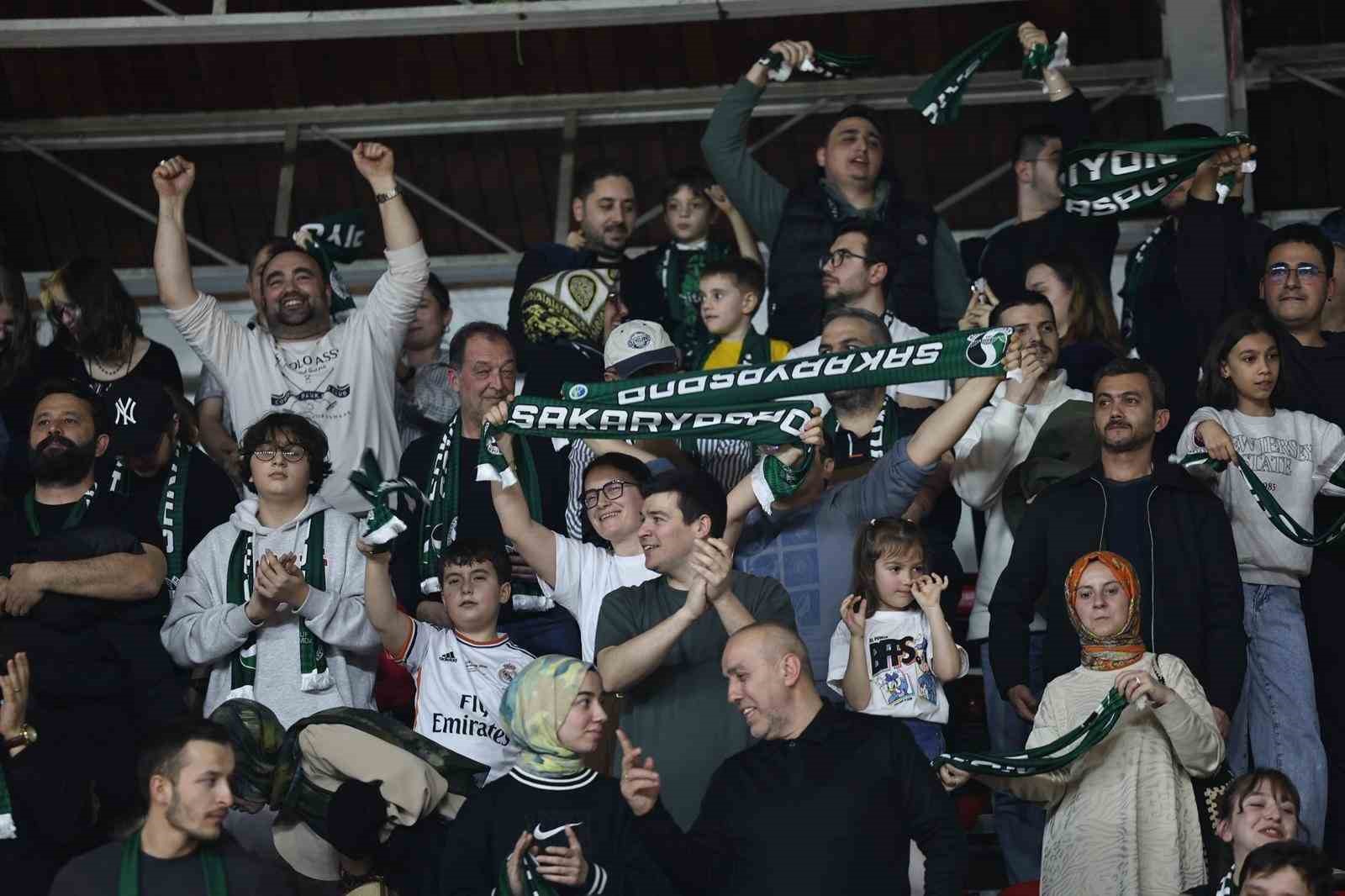 sakarya-buyuksehir-basketbol-play-off-serisine-galibiyetle-basladi