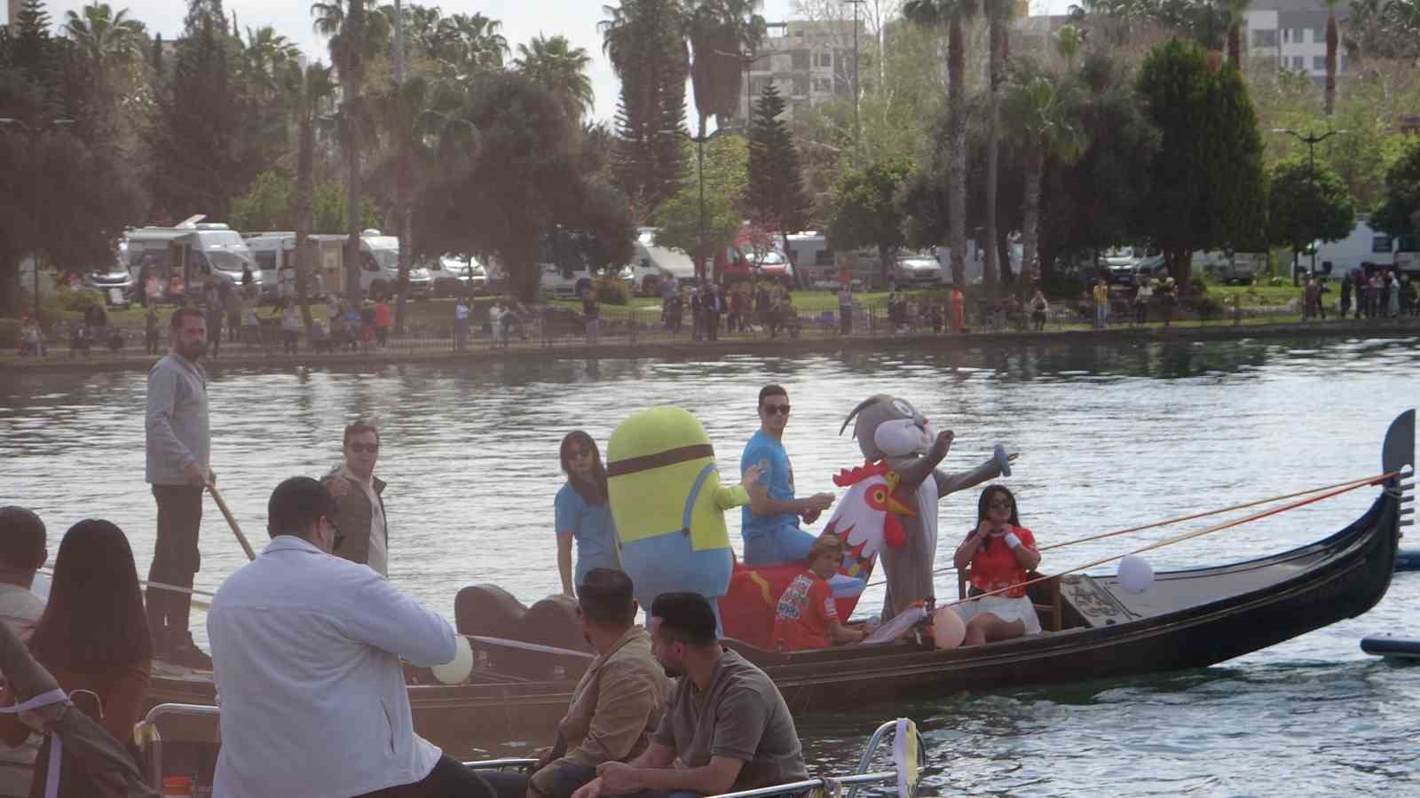 seyhan-nehrinde-su-korteji-renkli-goruntulere-sahne-oldu