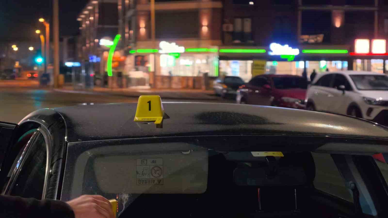 seyir-halindeki-otomobile-yorgun-mermi-isabet-etti
