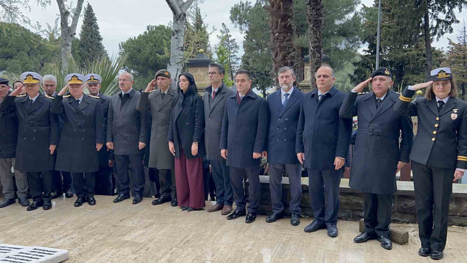 tcg-dumlupinar-denizaltisinda-sehit-olan-81-denizci-icin-anma-toreni-duzenlendi