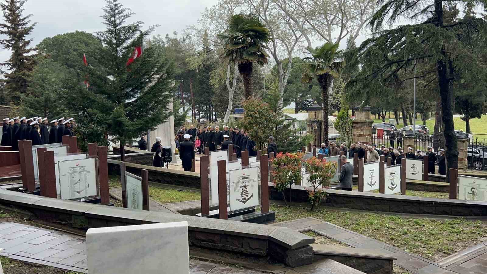 tcg-dumlupinar-denizaltisinda-sehit-olan-81-denizci-icin-anma-toreni-duzenlendi