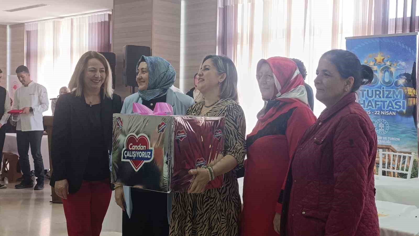 tekirdagda-32-cesit-yoresel-tatli-yaristi-tekirdagin-cografi-isaretli-hayrabolu-tatlisi-1-oldu