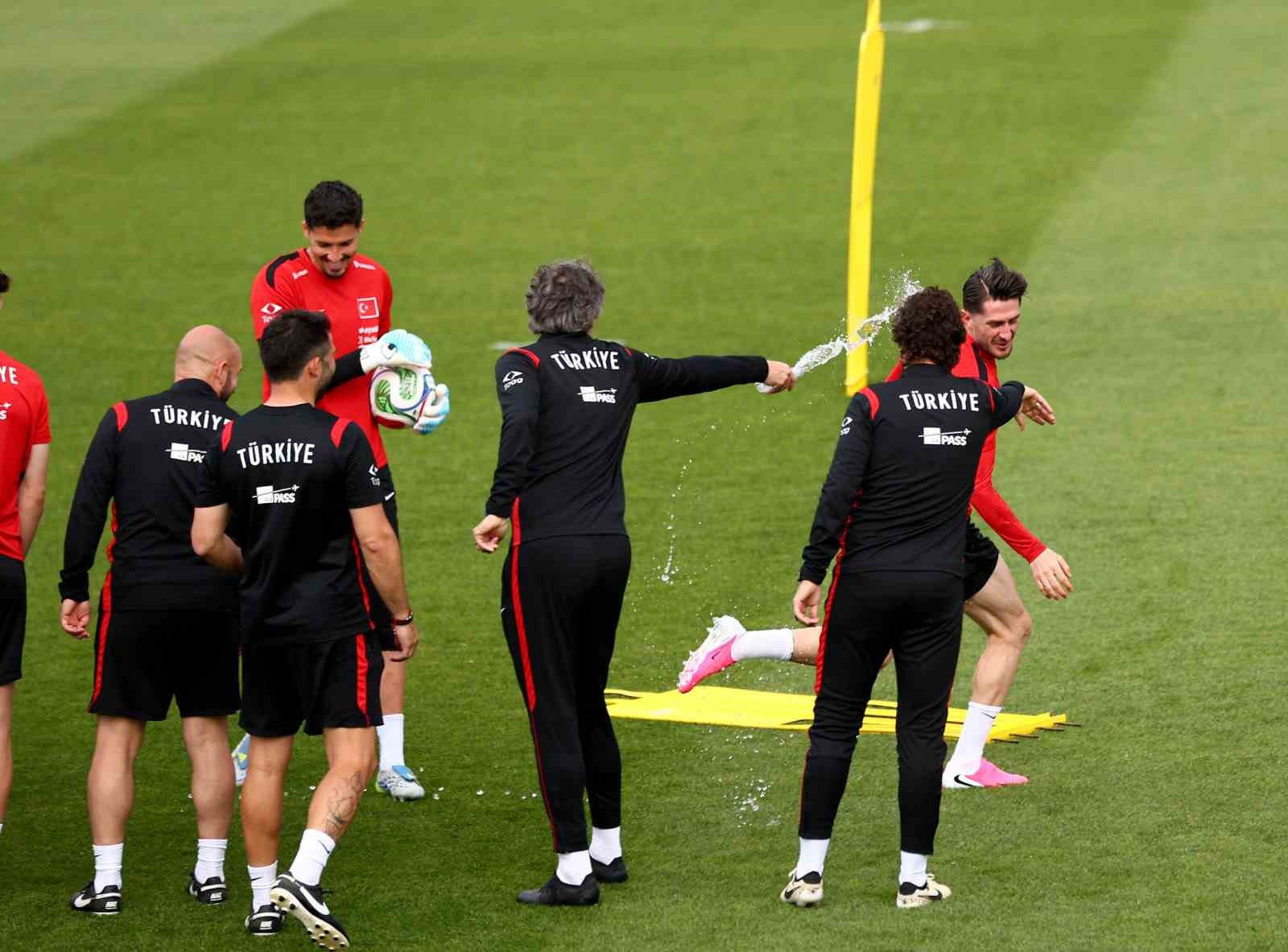 a-milli-futbol-takimi-kuzey-makedonya-maci-hazirliklarini-tamamladi