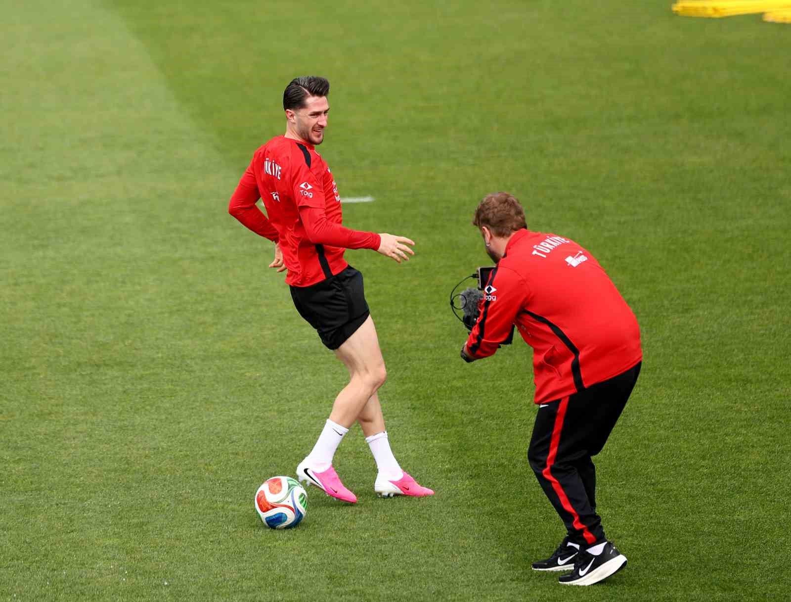 a-milli-futbol-takimi-kuzey-makedonya-maci-hazirliklarini-tamamladi