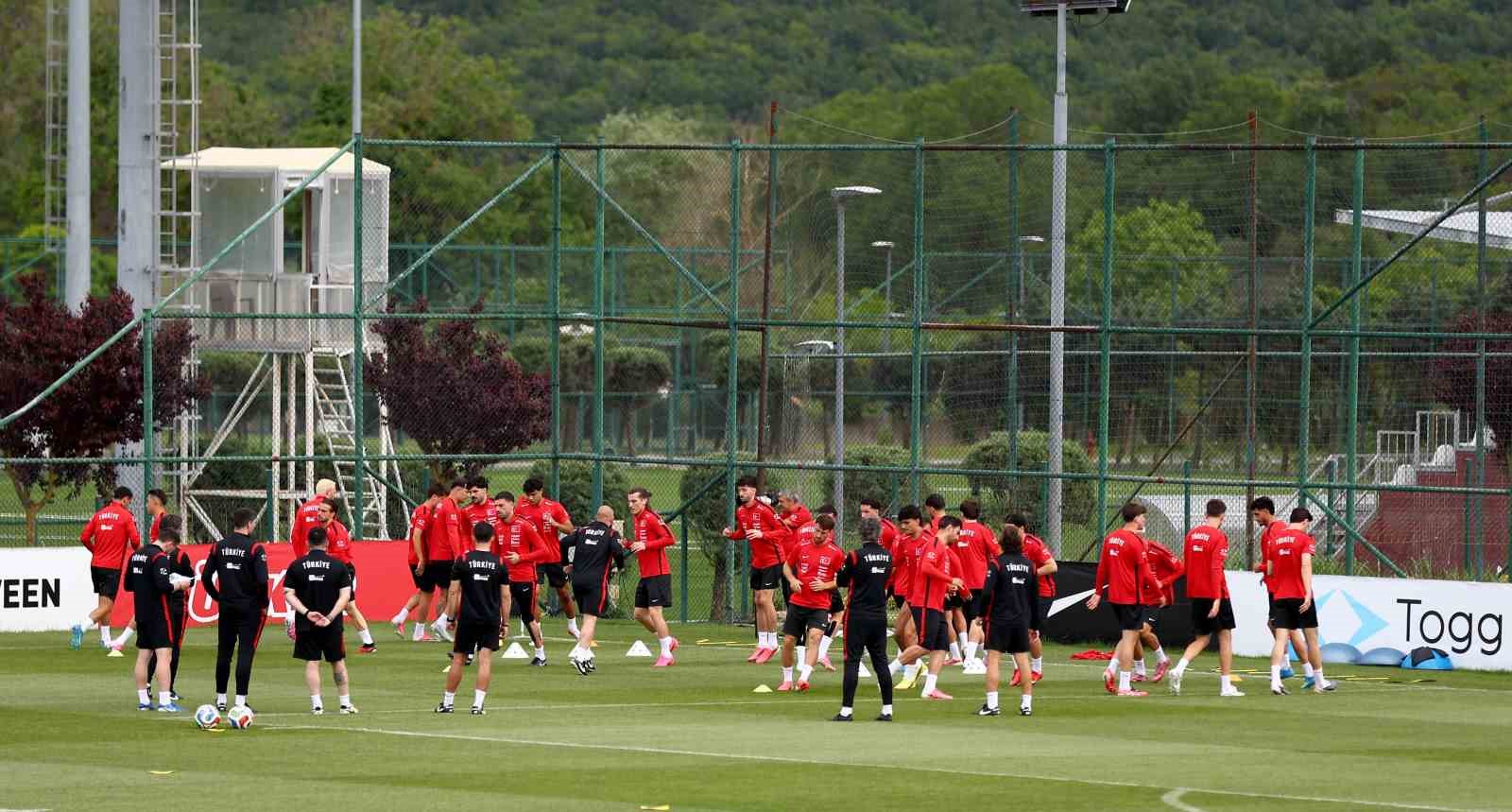 a-milli-futbol-takimi-kuzey-makedonya-maci-hazirliklarini-tamamladi
