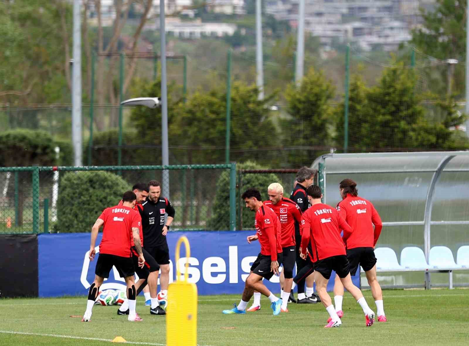a-milli-futbol-takimi-kuzey-makedonya-maci-hazirliklarini-tamamladi