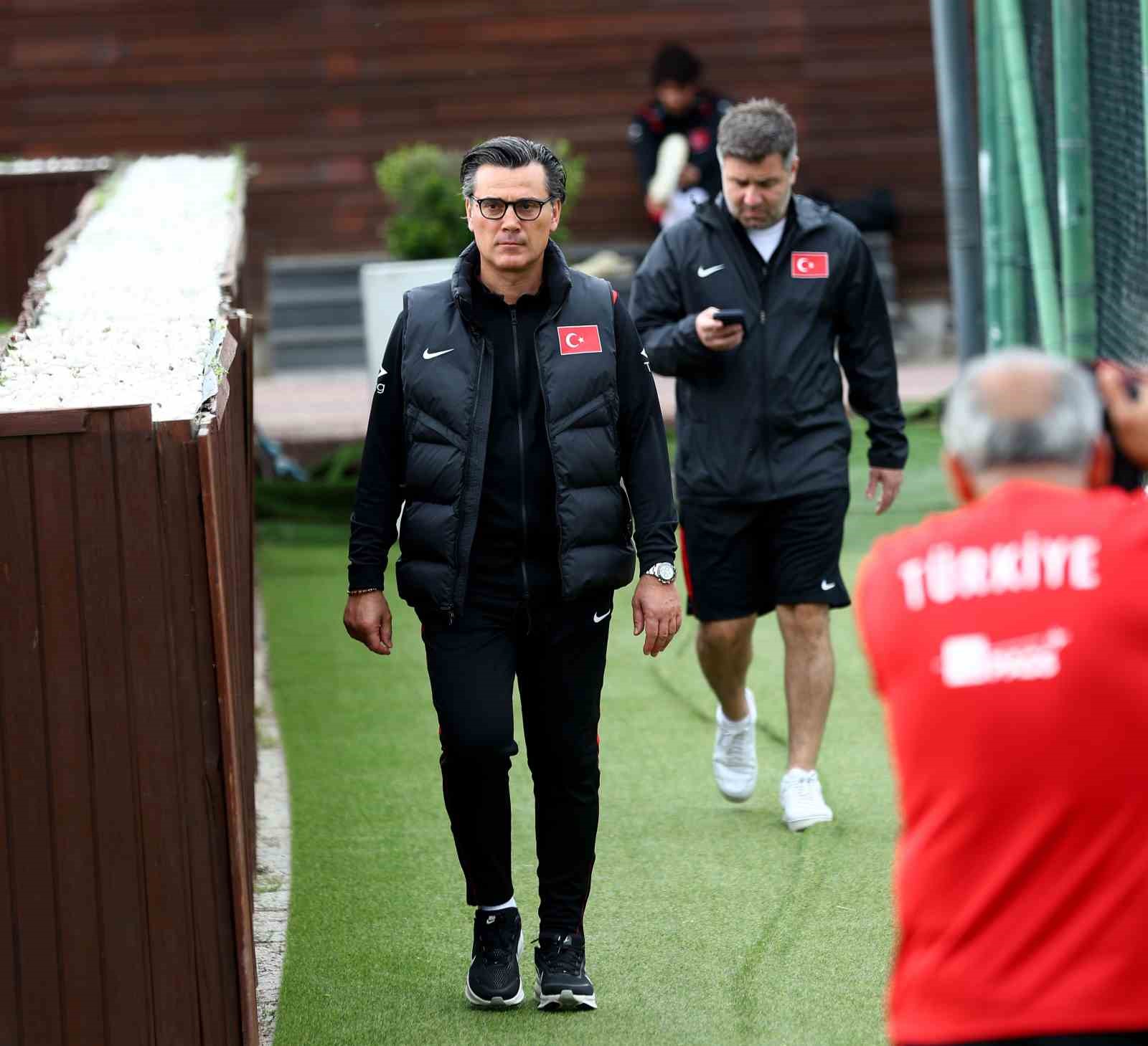 a-milli-futbol-takimi-kuzey-makedonya-maci-hazirliklarini-tamamladi