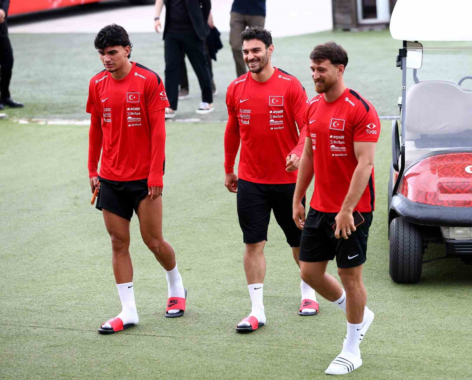 a-milli-futbol-takimi-kuzey-makedonya-maci-hazirliklarini-tamamladi