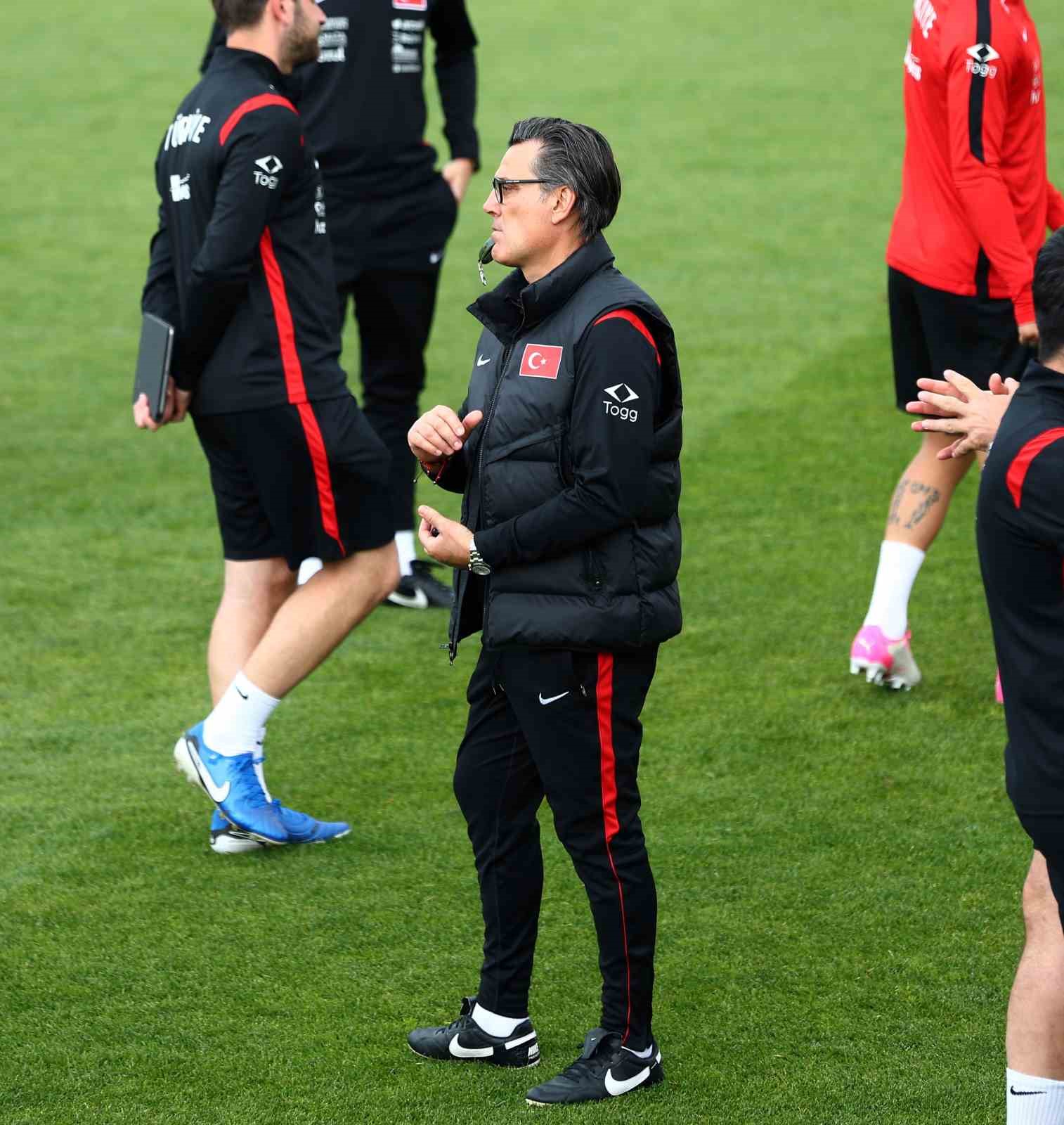 a-milli-futbol-takimi-kuzey-makedonya-maci-hazirliklarini-tamamladi
