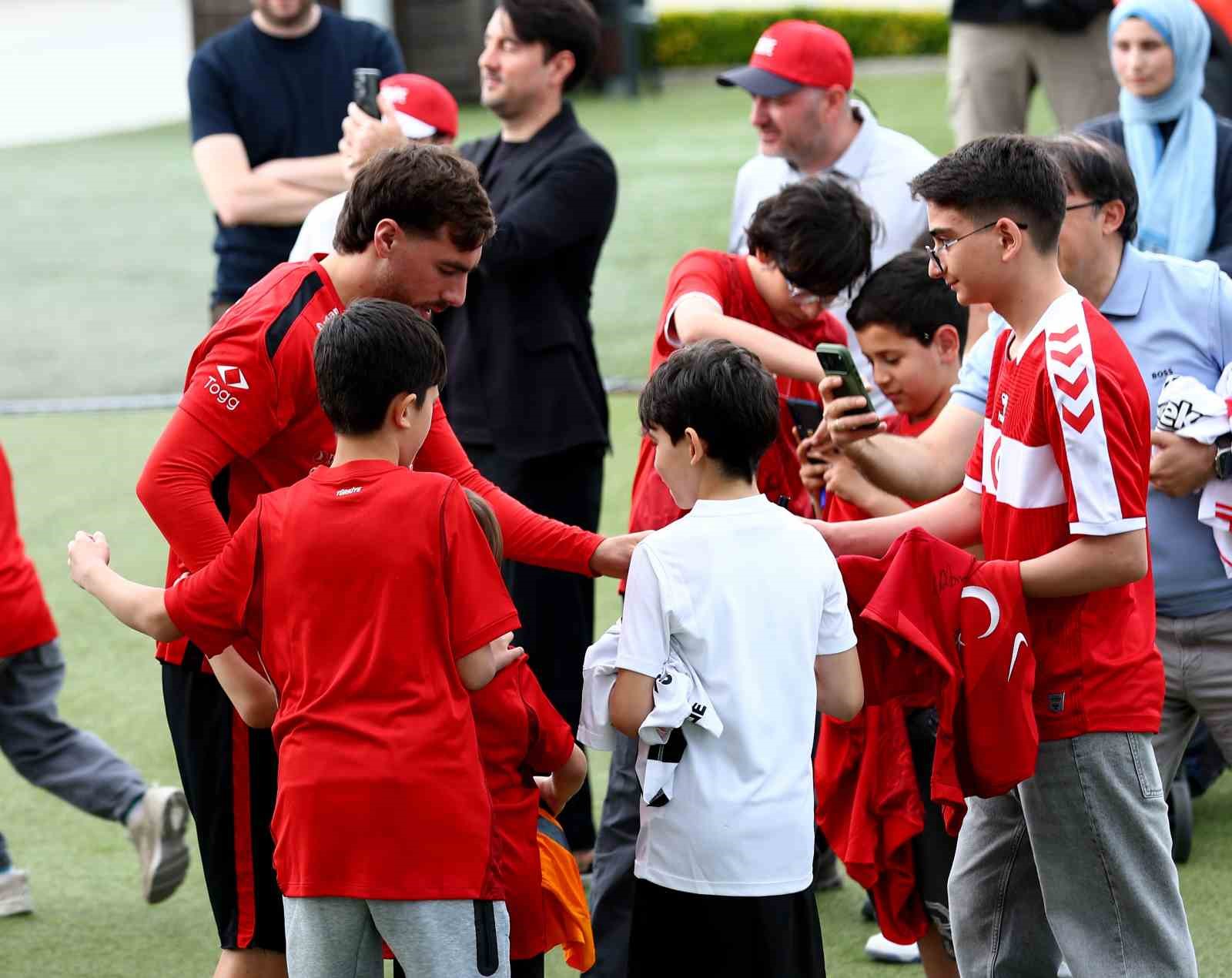 a-milli-futbol-takimi-kuzey-makedonya-maci-hazirliklarini-tamamladi