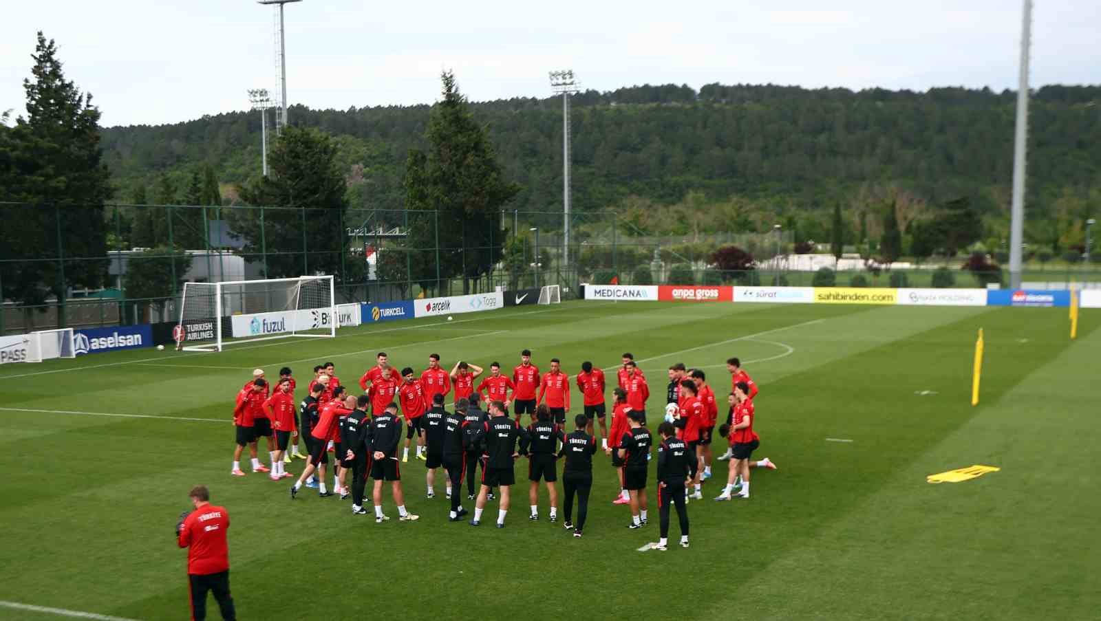 a-milli-futbol-takimi-kuzey-makedonya-maci-hazirliklarini-tamamladi