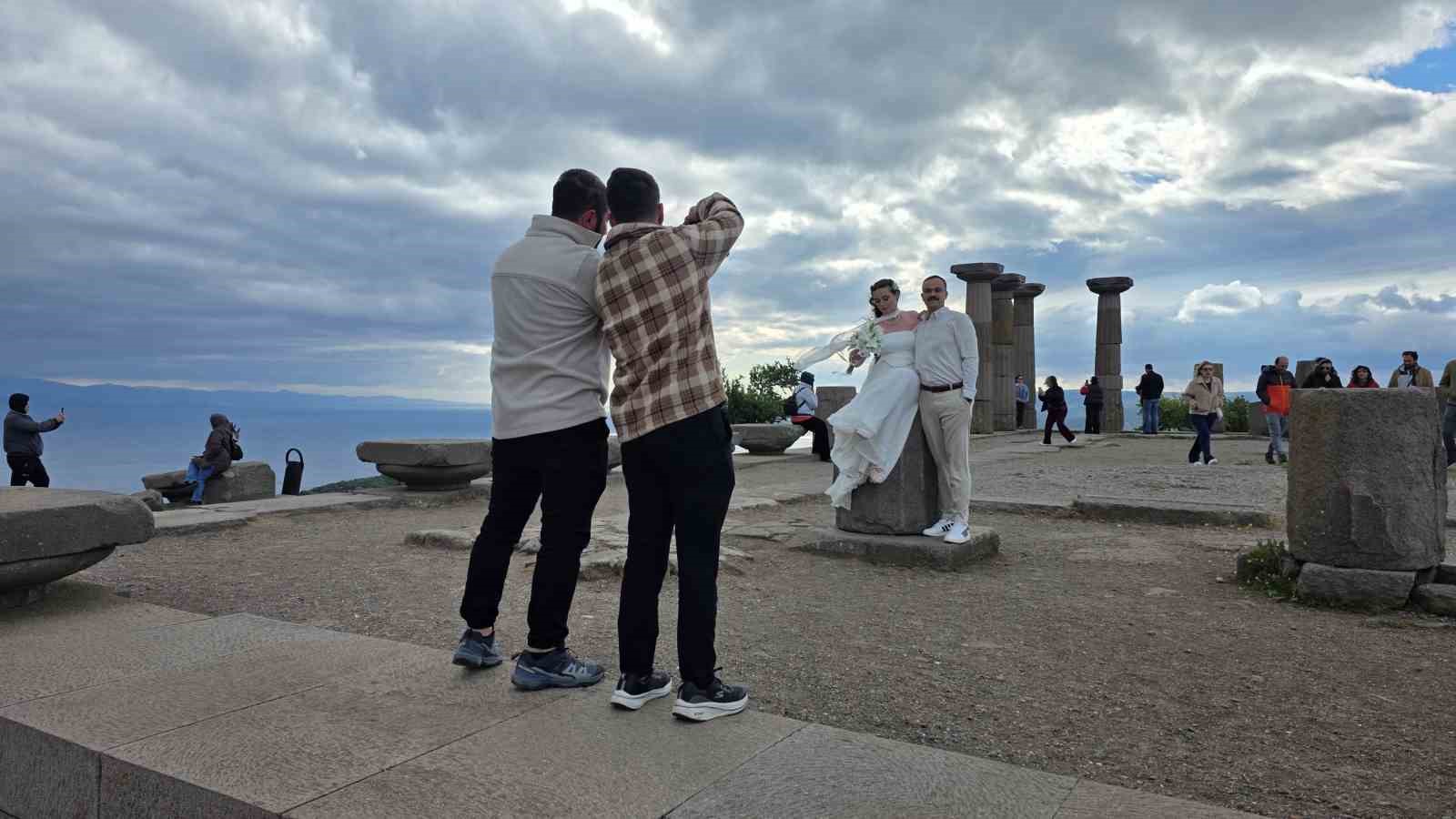 antik-kent-dugun-fotografi-cektirmek-isteyen-cifte-dogal-fotograf-studyosu-oldu