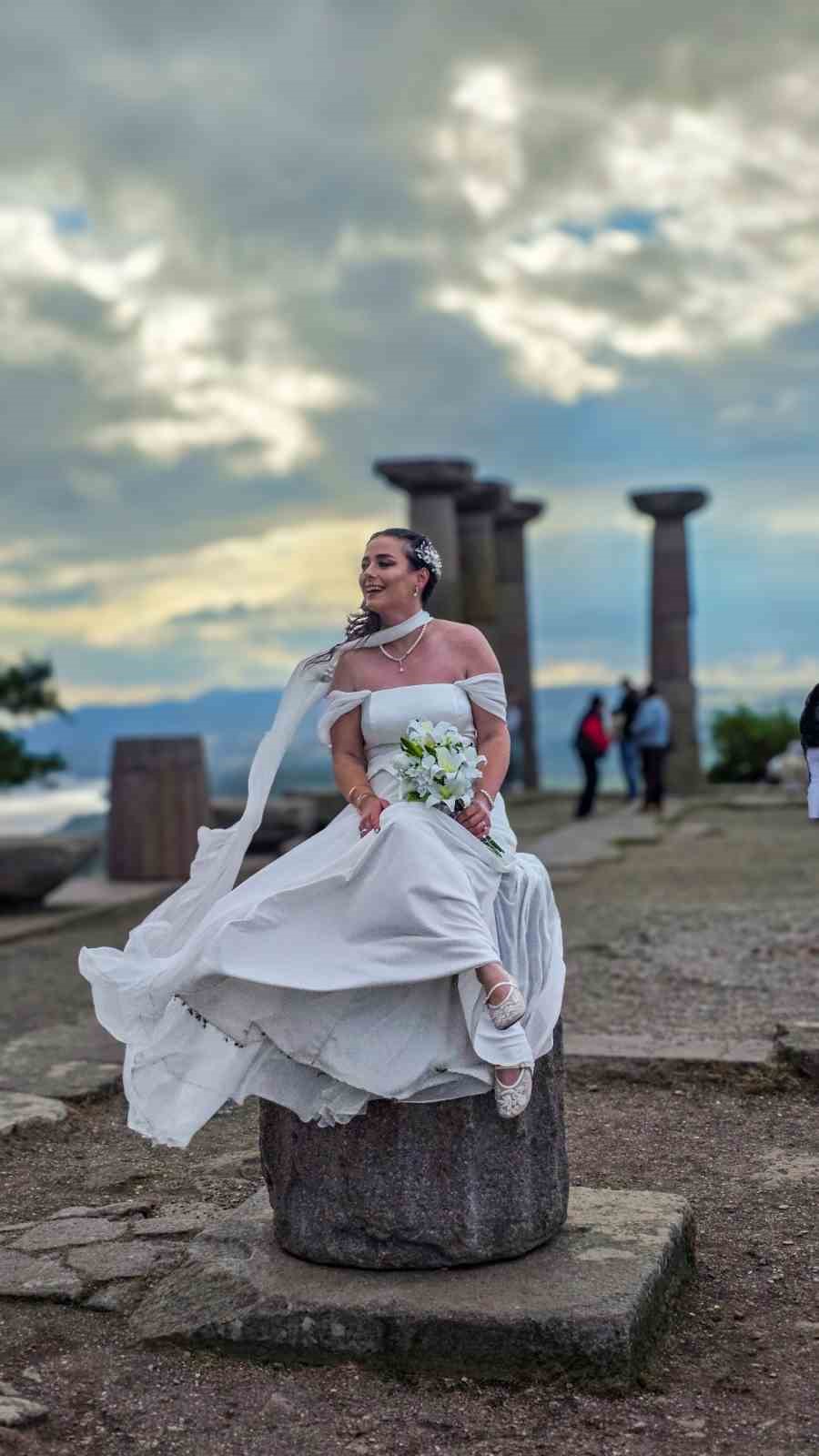 antik-kent-dugun-fotografi-cektirmek-isteyen-cifte-dogal-fotograf-studyosu-oldu
