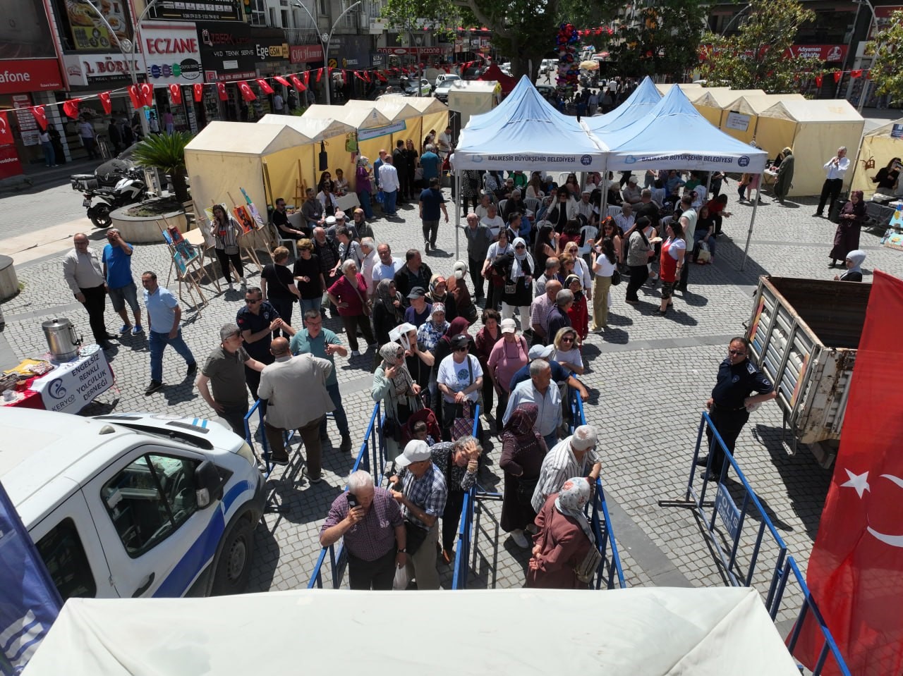 edremit-belediyesinden-ucretsiz-ata-tohumu-fide-dagitimi